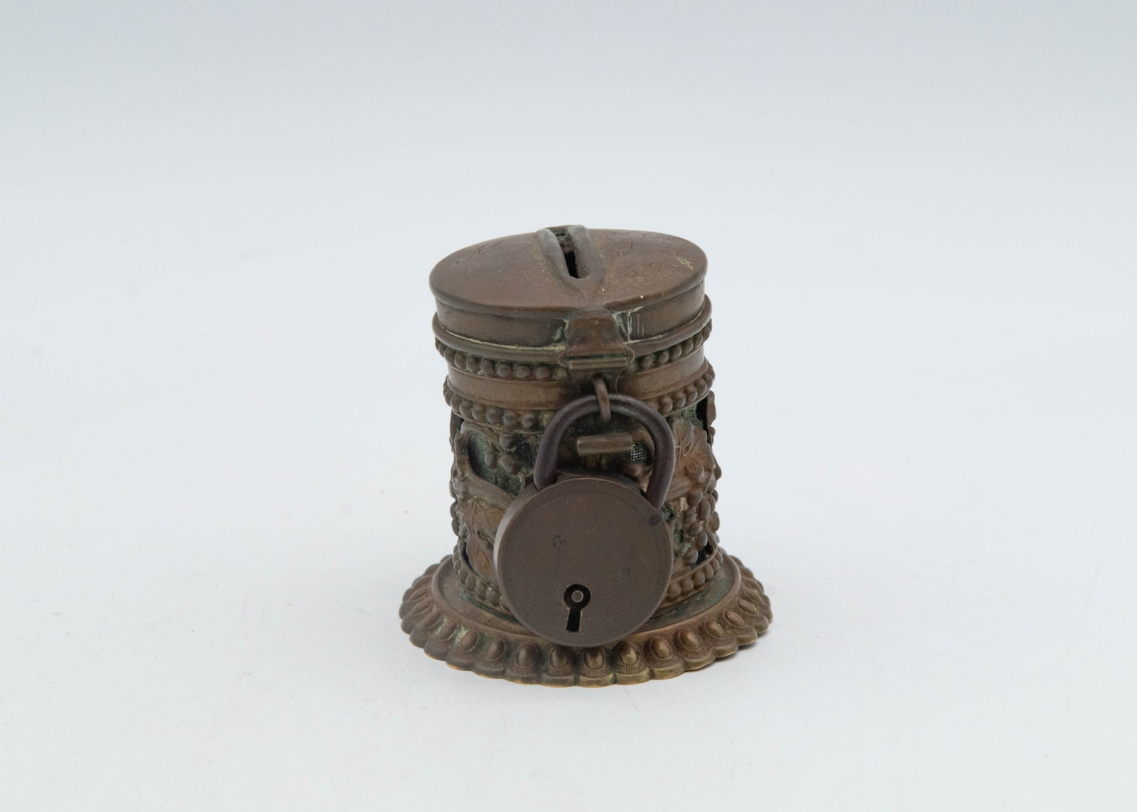 Old Brass Metal String/Twine Holder w/Embossed Details & Secure Lock (1 of 6)