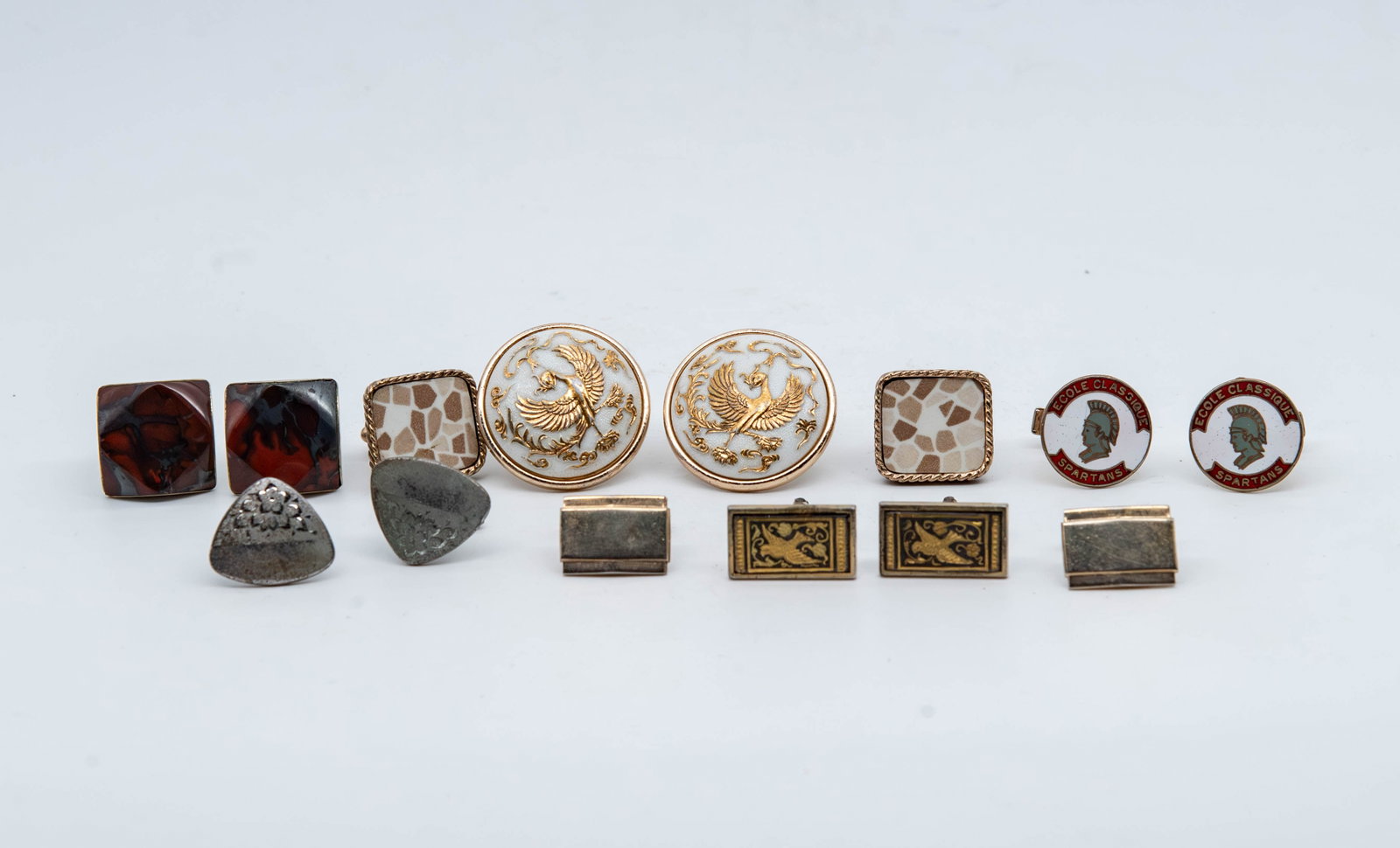 Lot of 7 Vintage Cufflinks Set: Lot of 7 Vintage Cufflinks Set. Measures 1" x 1/2", 3/4" x 1/2", 1" x 3/4", 3/4" x 3/4", 1"1/4; In good vintage condition, with minor wear consistent with age and use.