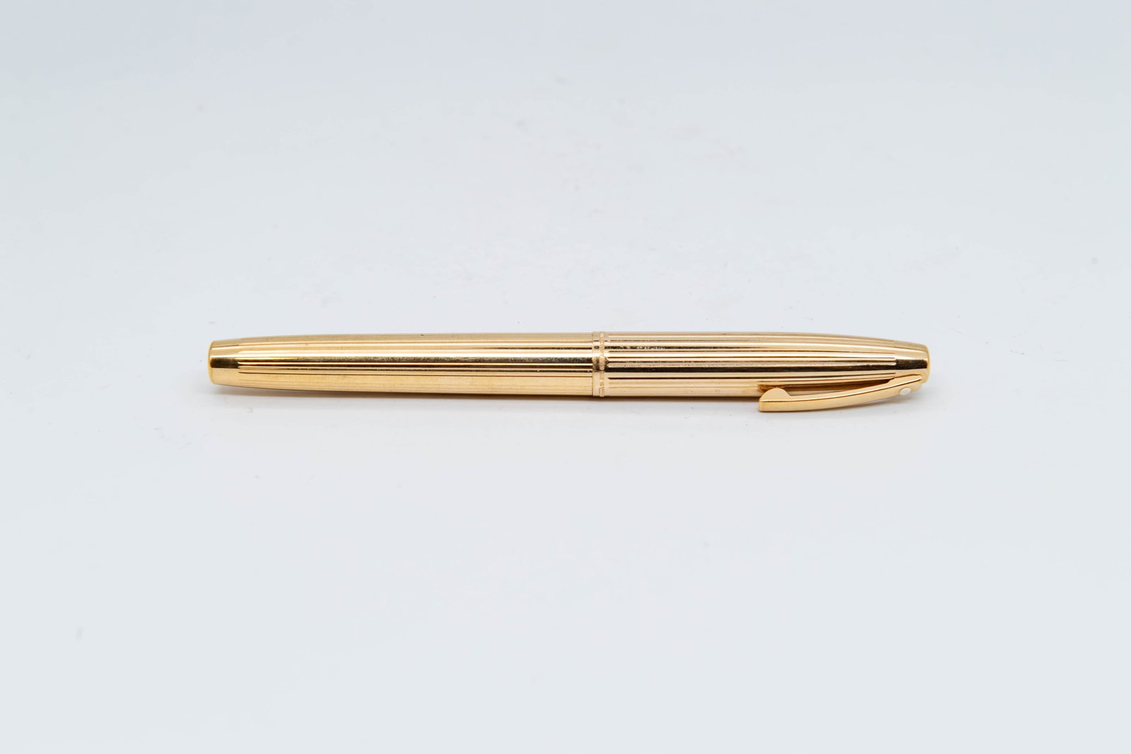 Vintage SHEAFFER Gold Electroplated Casing Fountain Pen w/14K Stamp Gold Nib, USA (1 of 7)