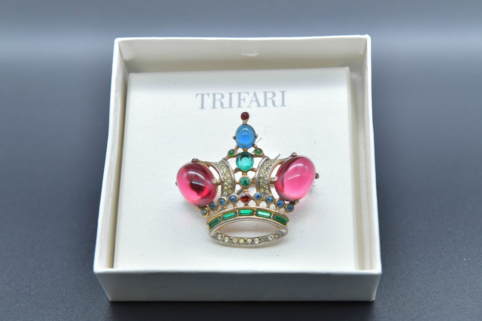 Vintage Marked TRIFARI Sterling Crown Brooch w/Large Ruby Cabochon Emerald & Sapphire, Pat 137542 (1 of 7)