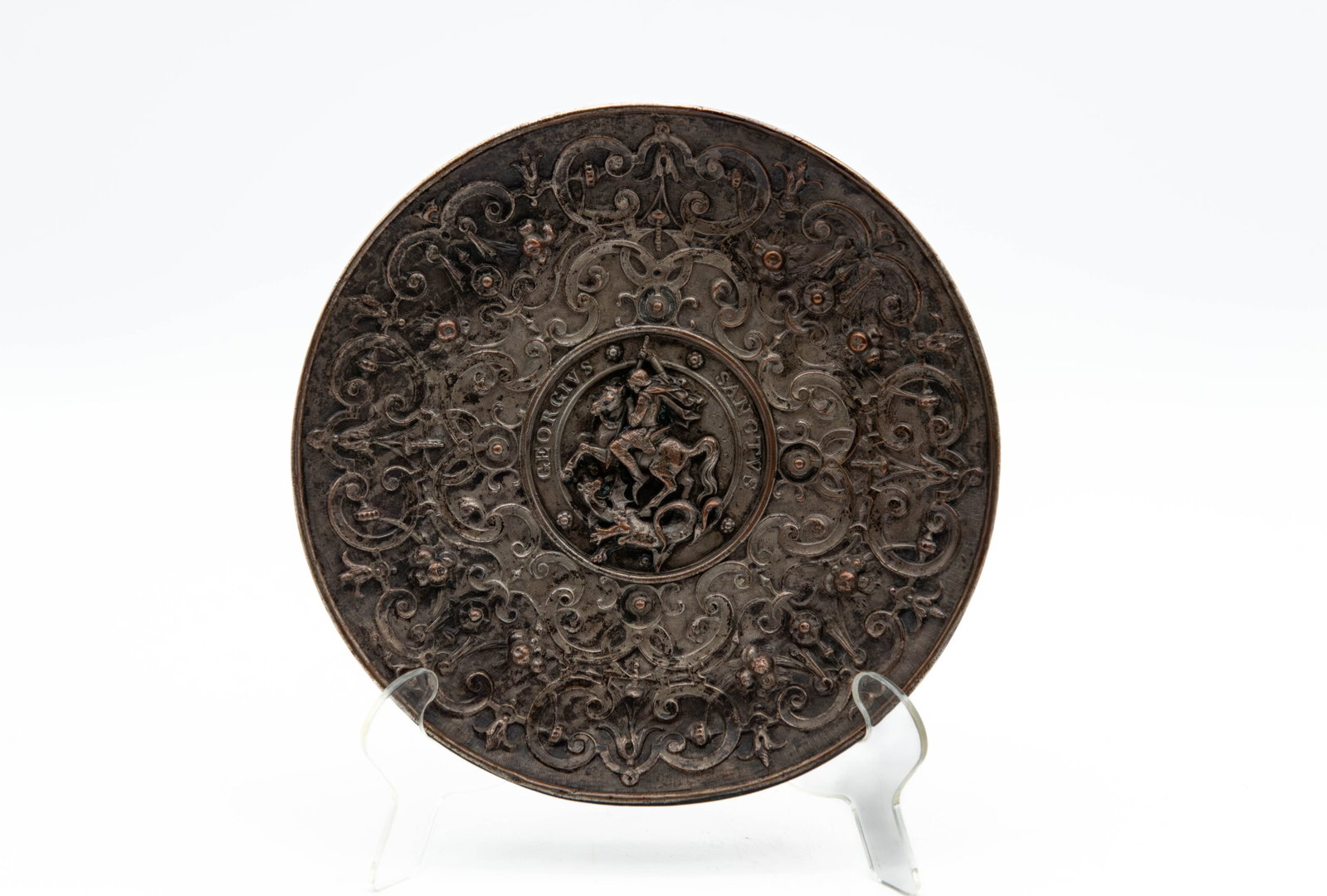 Antique "SAN CTVS GEORGIVS" Ornate Decorative Silver-Plated Metal Plate w/High-Relief Central Scene: Antique "SAN CTVS GEPRGIVS" (Saint George) Ornate Decorative Silver-Plated Metal Plate w/High-Relief Central Scene. Tye plate with intricate Victorian-style scrollwork, floral motifs, raised bosses co