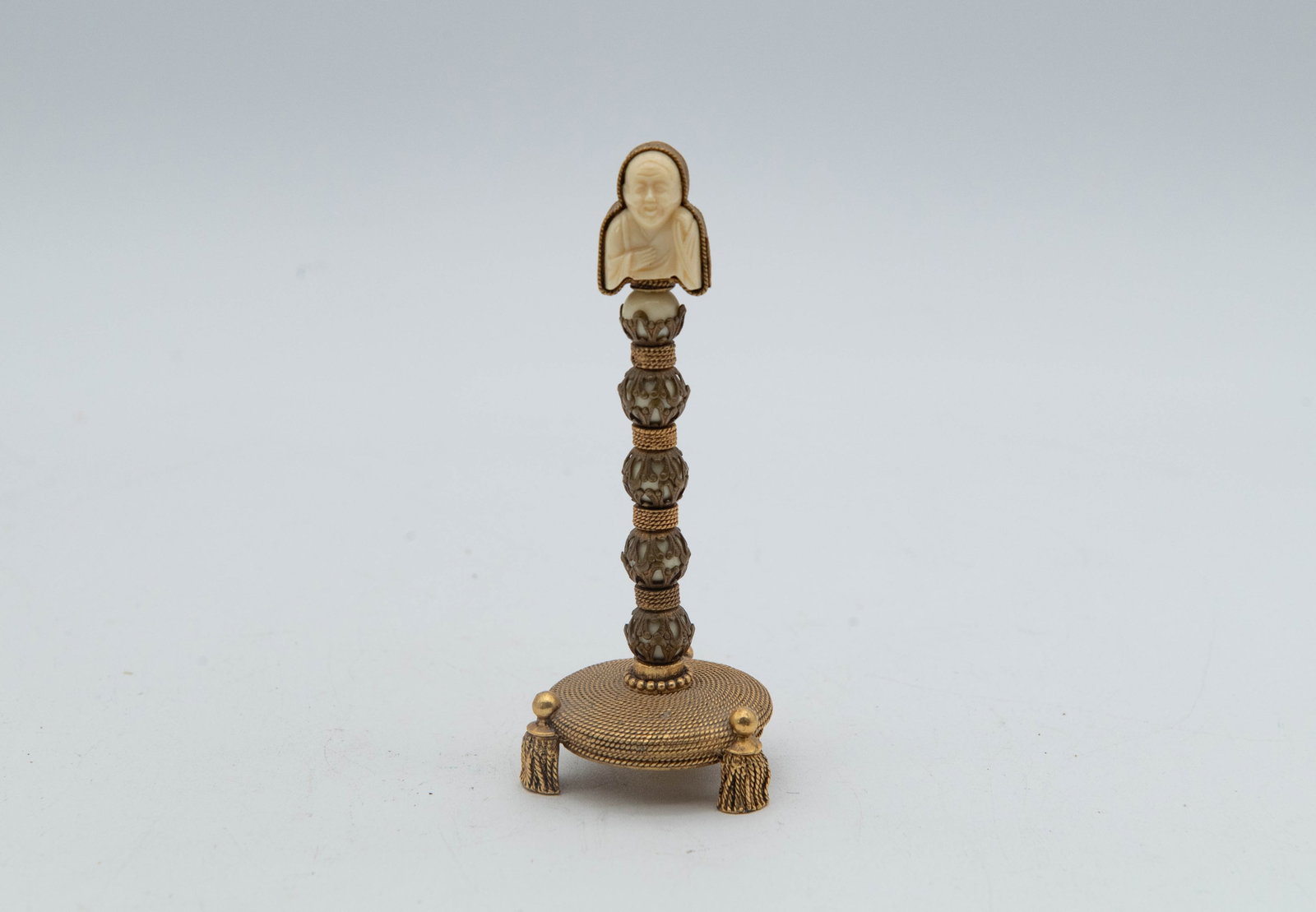 Vintage "FLORENZE" Pencil w/Bone Carved Double Heads Motif Figural Top & Holder Base: Vintage "FLORENZE" Pencil w/Bone Carved Double Heads Motif Figural Top & Holder Base. Pencil 4" length, Base 1"3/4 x 3/4". Overall in good vintage, with minor wear consistent with age and use.