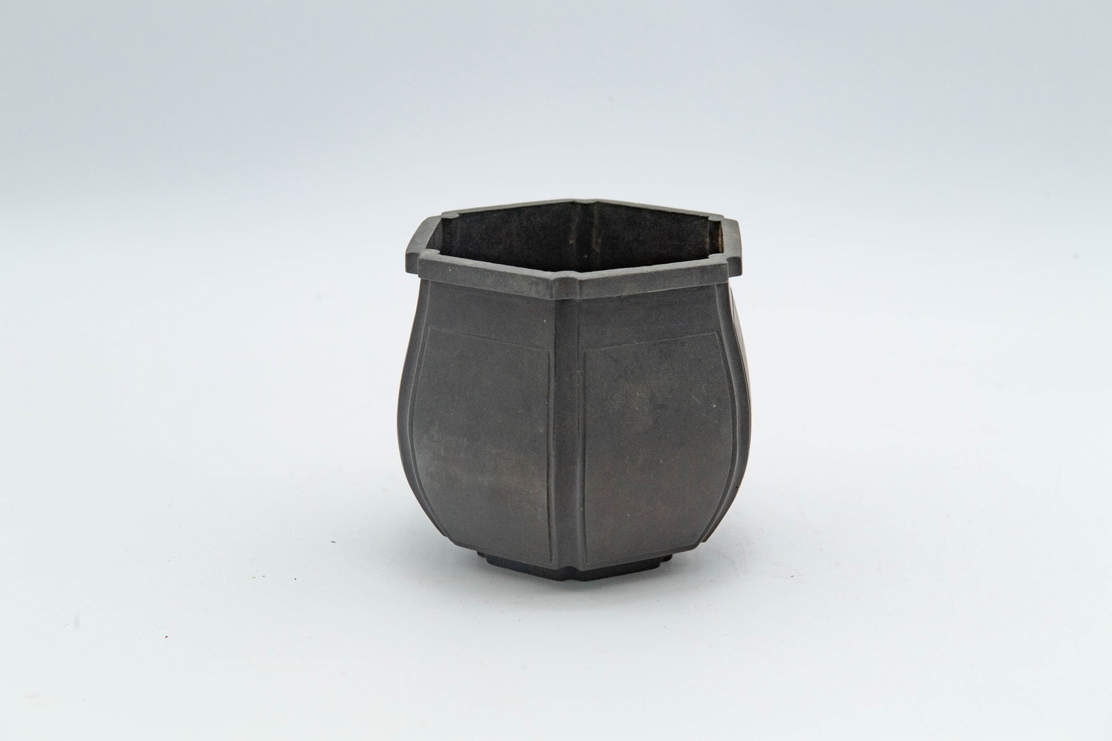 Vintage Hexagonal Copper Bonsai or Orchids Planter: Vintage Hexagonal Copper Bonsai or Orchids Planter. Measures 4"1/2W x 4"1/4H; Overall in good vintage condition with age-related patina consistent with age.