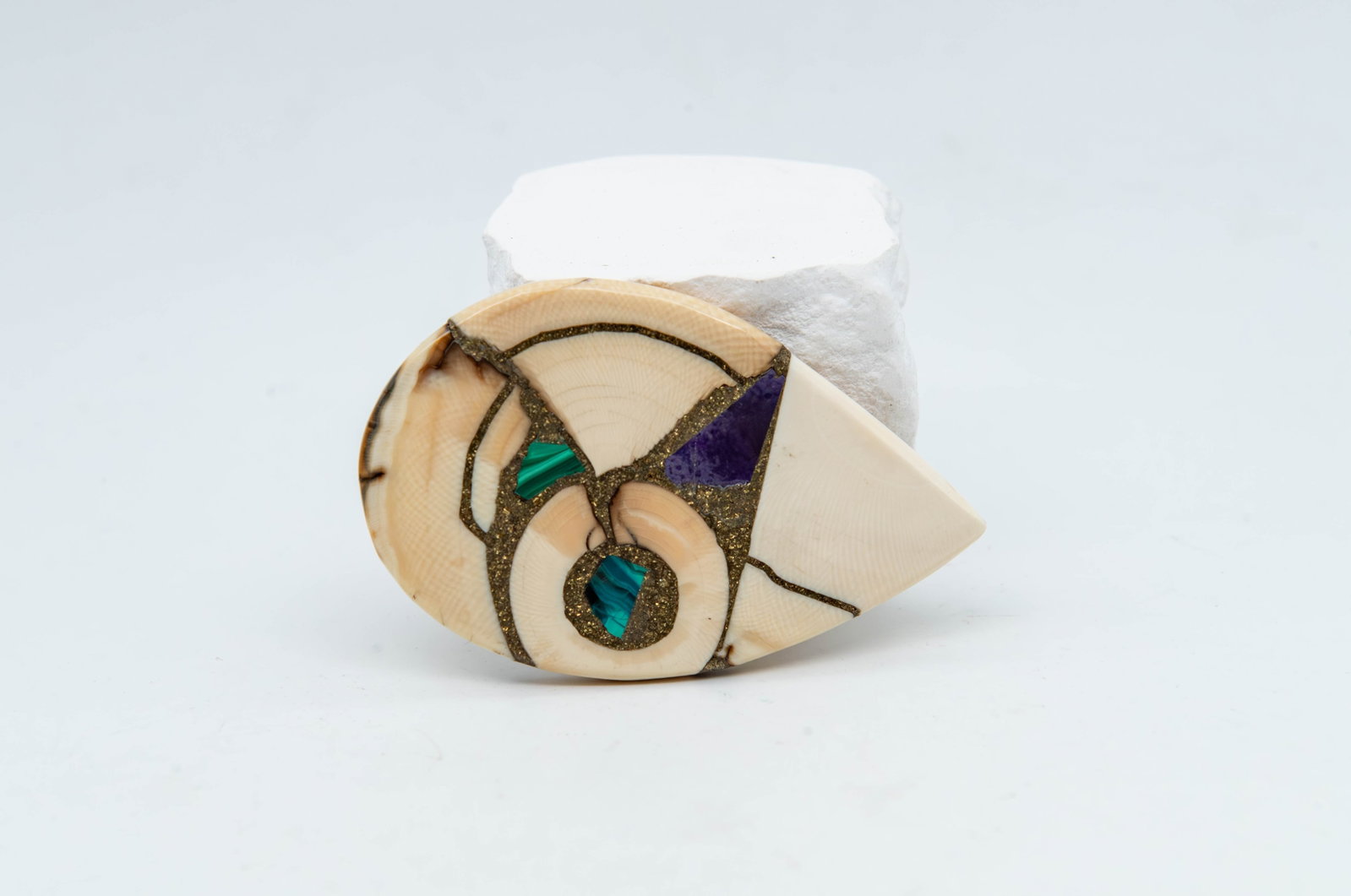 Vintage Teardrop Bone Carved Pendant Features Modernist inlay Work: Vintage Teardrop Bone Carved Pendant Features Modernist inlay Work. Possibly using mammoth, gold alloy, and semi-precious stones. Overall in good condition. Measures 3" x 1"7/8. Total weight 27.5g. (S