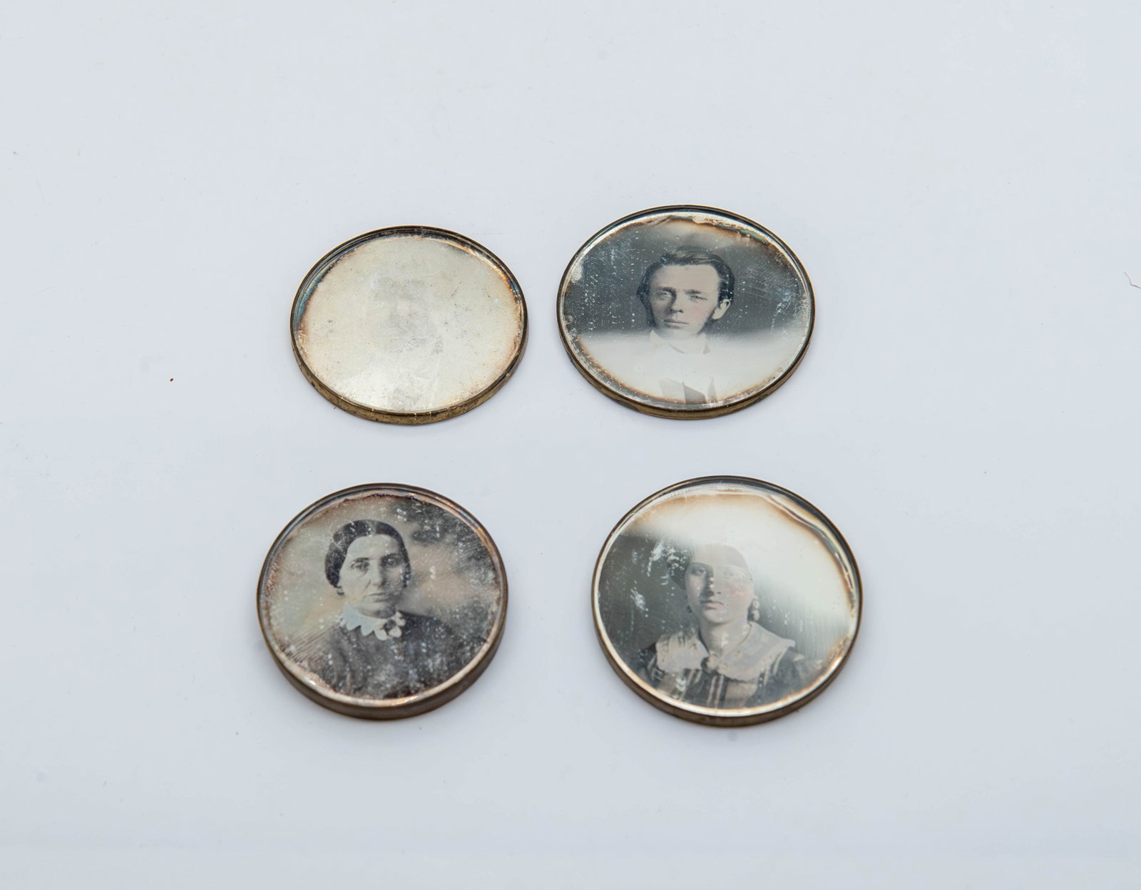 Lot of 4 Antique Portrait Photographs Such As Daguerreotypes or Tintypes (1 of 7)