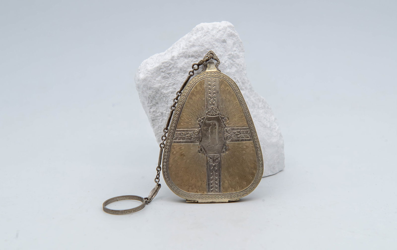 Vintage Art Deco Vanity Compact w/Chain (1 of 6)