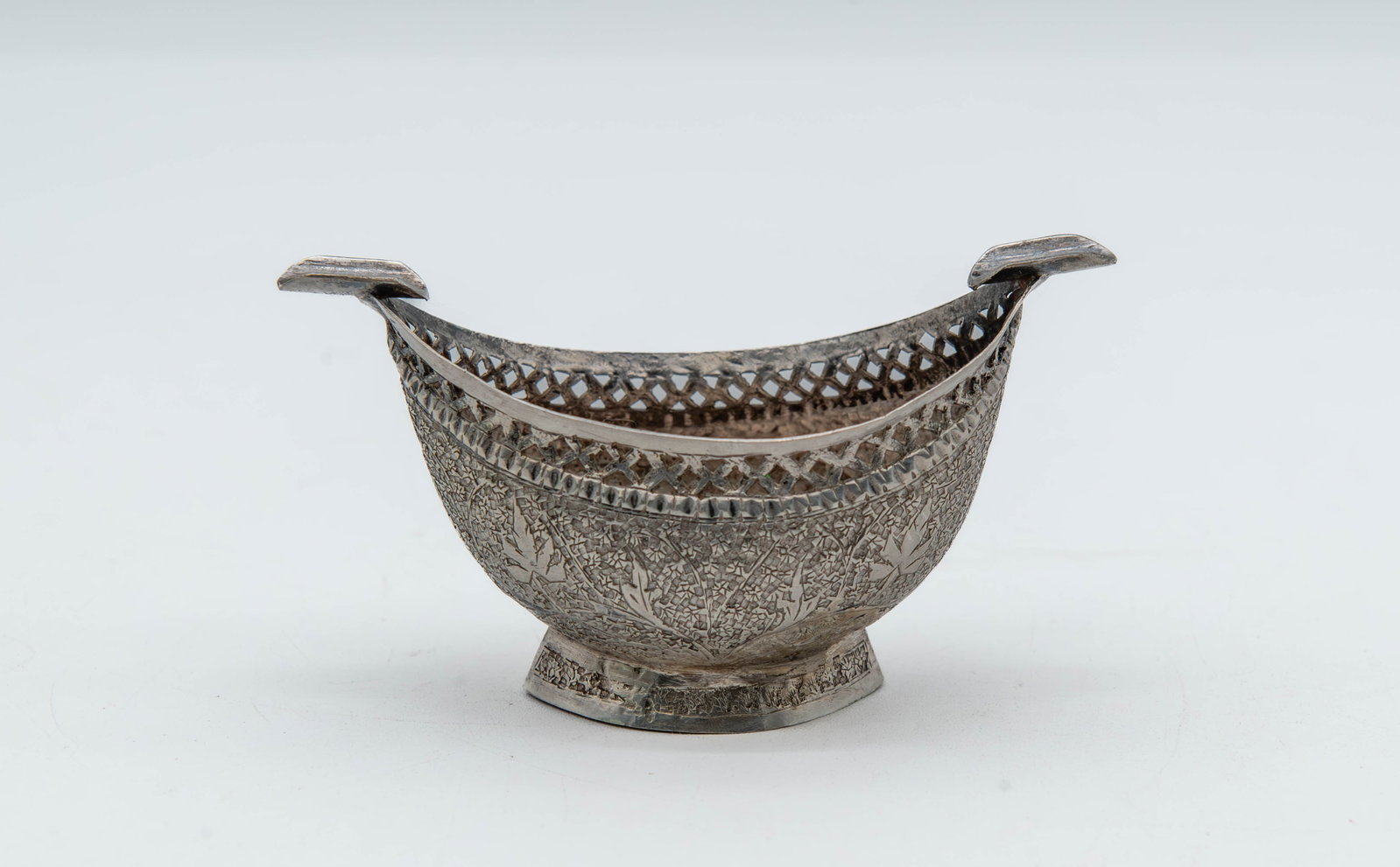 Antique Hand-Crafted Silver Ashtray w/Exquisitely Carved Floral Patterns (1 of 7)