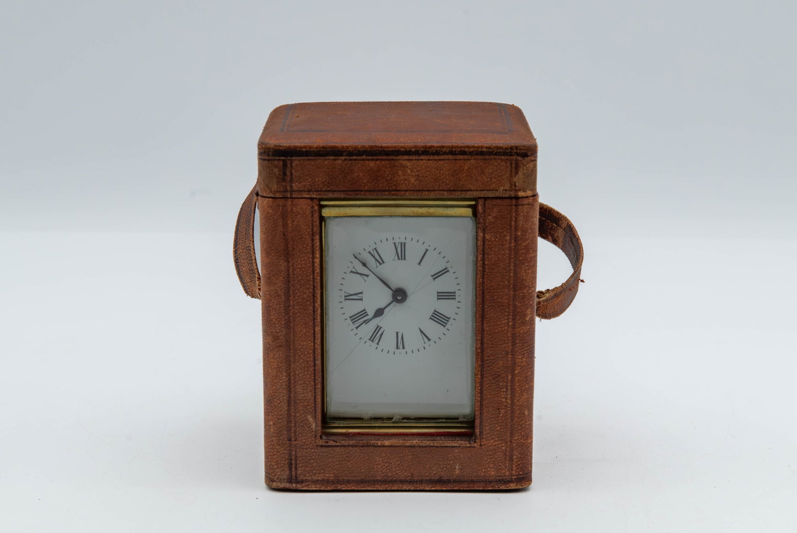 Rare Vintage/Antique French Brass Carriage Clock w/Original Case & Key: Rare Vintage/Antique French Brass Carriage Clock w/Original Leather Carrying Case & Key. Case size 4"L x 5"1/4H x 3"1/2D. Clock size 3"1/8L x 4"1/4H x 2"1/2D. Overall well preserved. The clock remains