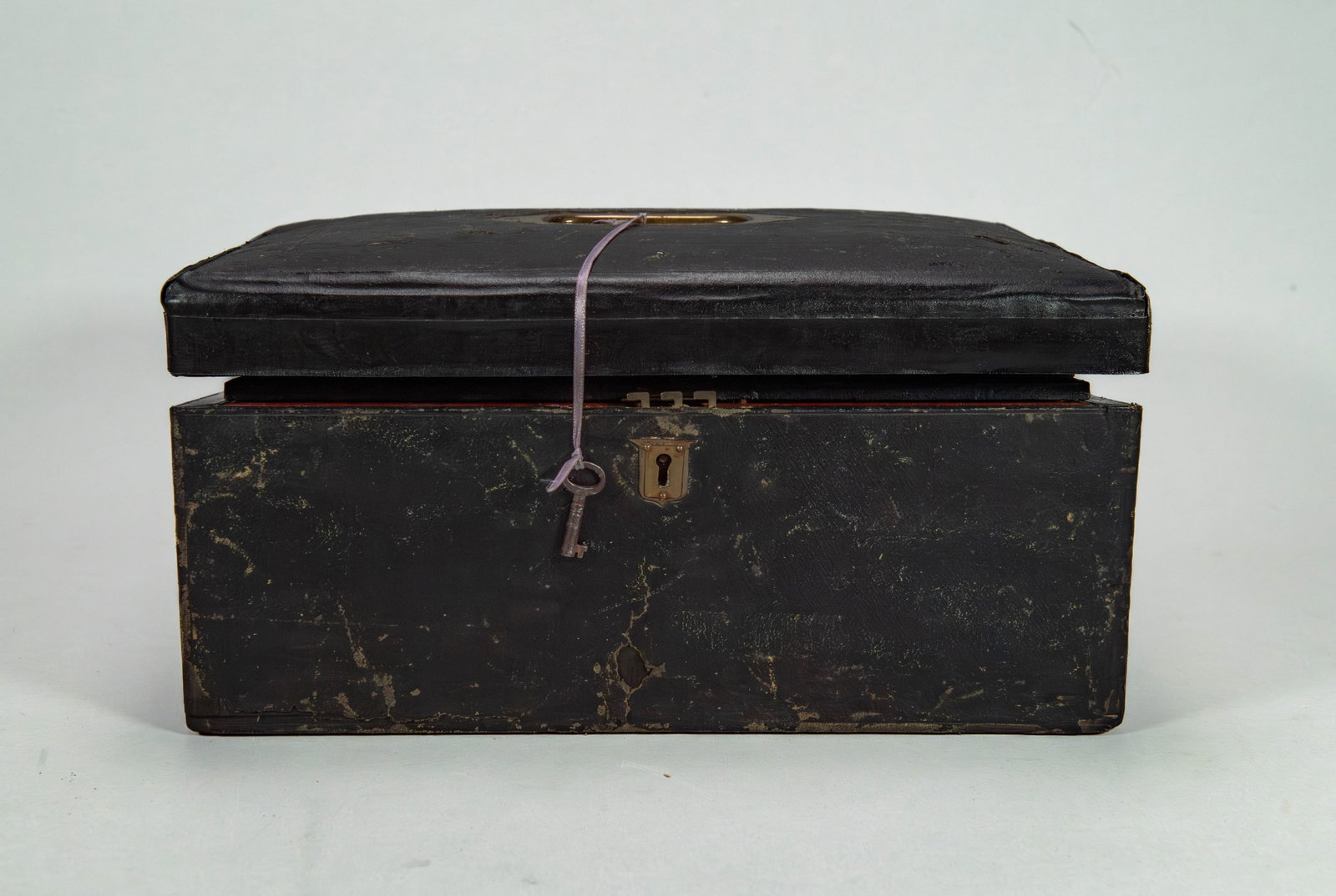 Antique Victorian Writing Slope Stationery Box: Antique Victorian Writing Slope Stationery Box. 12"1/2 x 9" x 5"3/4. Fair antique condition