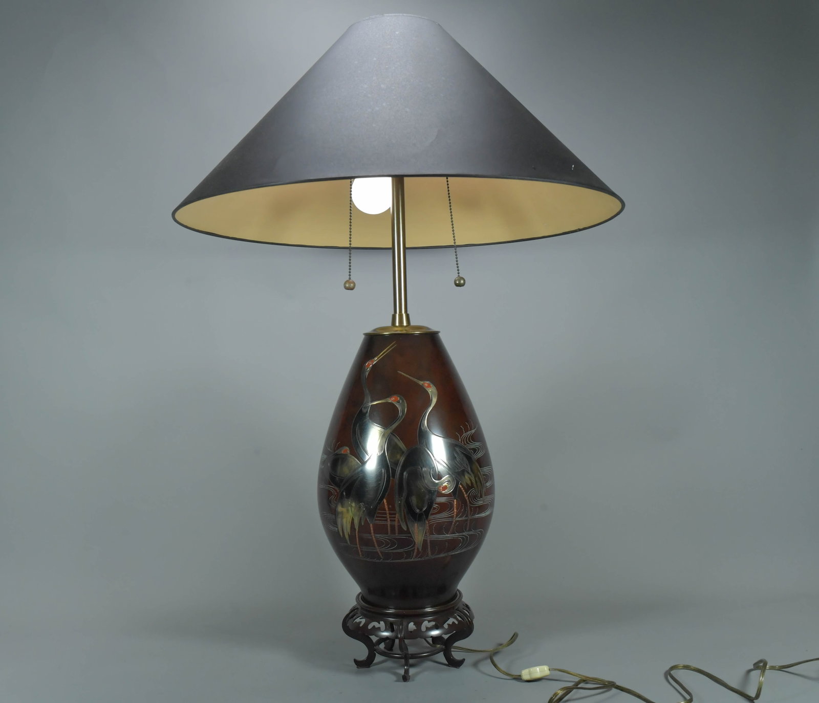Fine Vintage Japanese Mixed Metal Table Lamp w/Crane Design: Fine Vintage Japanese Oriental Brass Bronze Mixed Metal Table Lamp w/Crane Design. Tall 18", In good condition, Lampshade including
