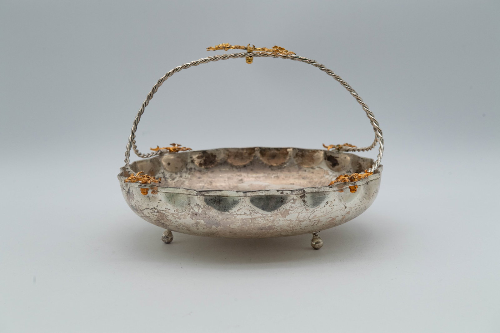 Vintage Marked DALGIC Hand-Wrought Silver-Plated Serving Basket w/Scalloped Edge & Floral Handle (1 of 6)