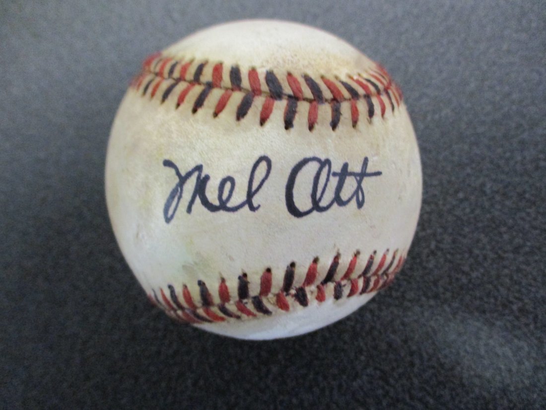 Exceptional Mel Ott Single-Signed 1930s Black and Red Stitched Baseball - A Rare Gem for Collectors (1 of 5)