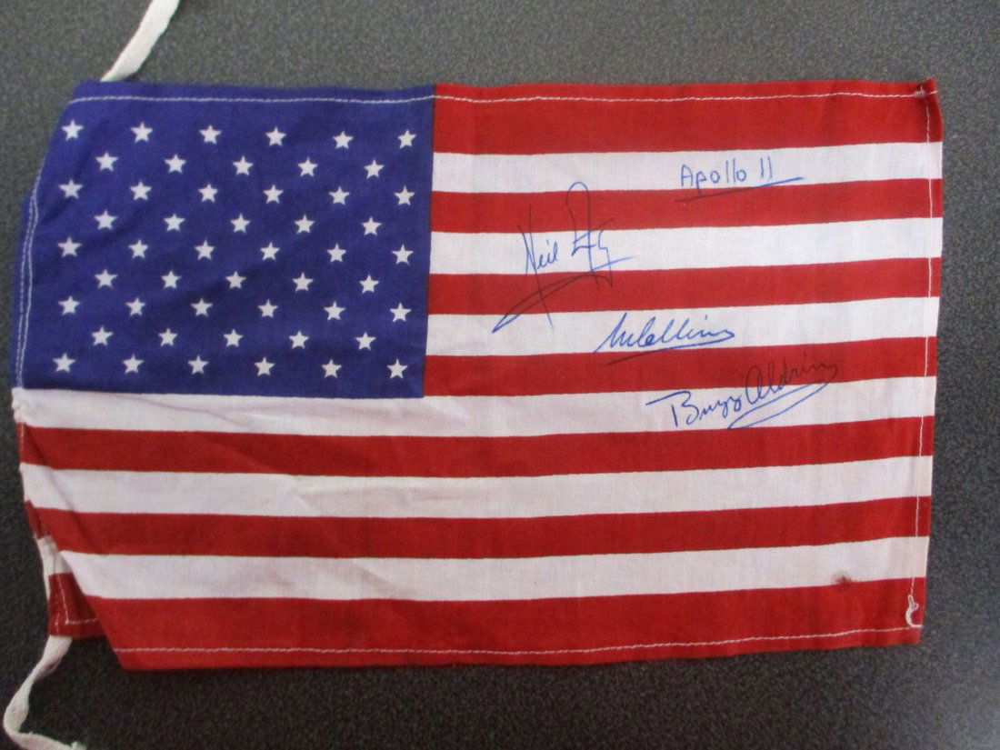 Apollo 11 Crew Signed Neil Armstrong, Michael Collins, and Buzz Aldrin on an American Flag (1 of 7)