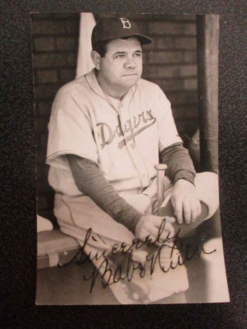 Babe Ruth Autographed Vintage Photograph - Iconic Signature, COA Included (1 of 6)