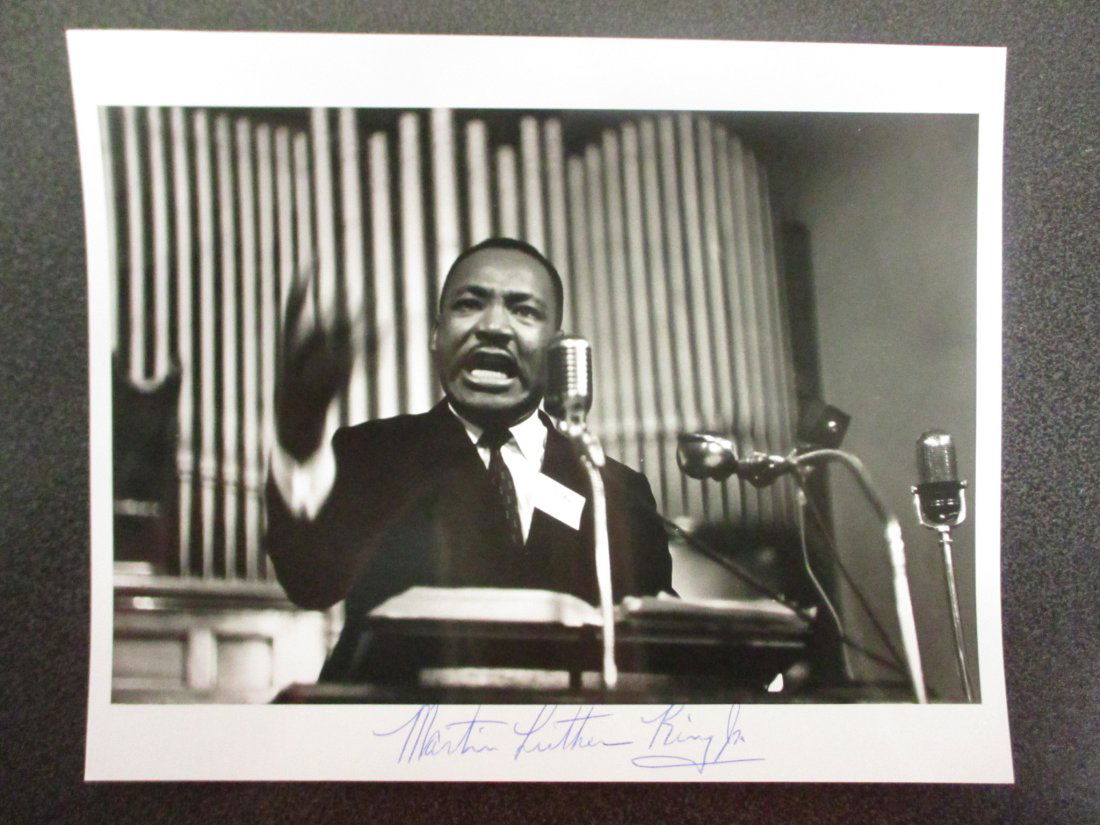 Martin Luther King Jr. Signed Autographed 9x7 Photograph – Rare Historical Gem with COA (1 of 6)