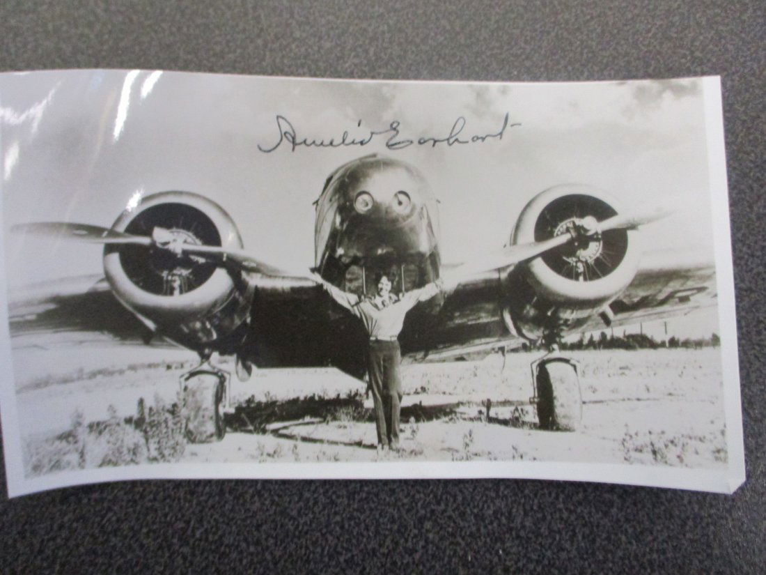 Rare Amelia Earhart Signed Photograph - Authentic 7 x 4 Vintage Aviator Memorabilia with COA (1 of 5)