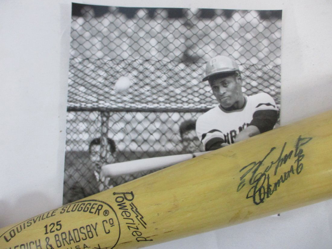 Roberto Clemente Signed Hillerich & Bradsby Baseball Bat (1 of 5)