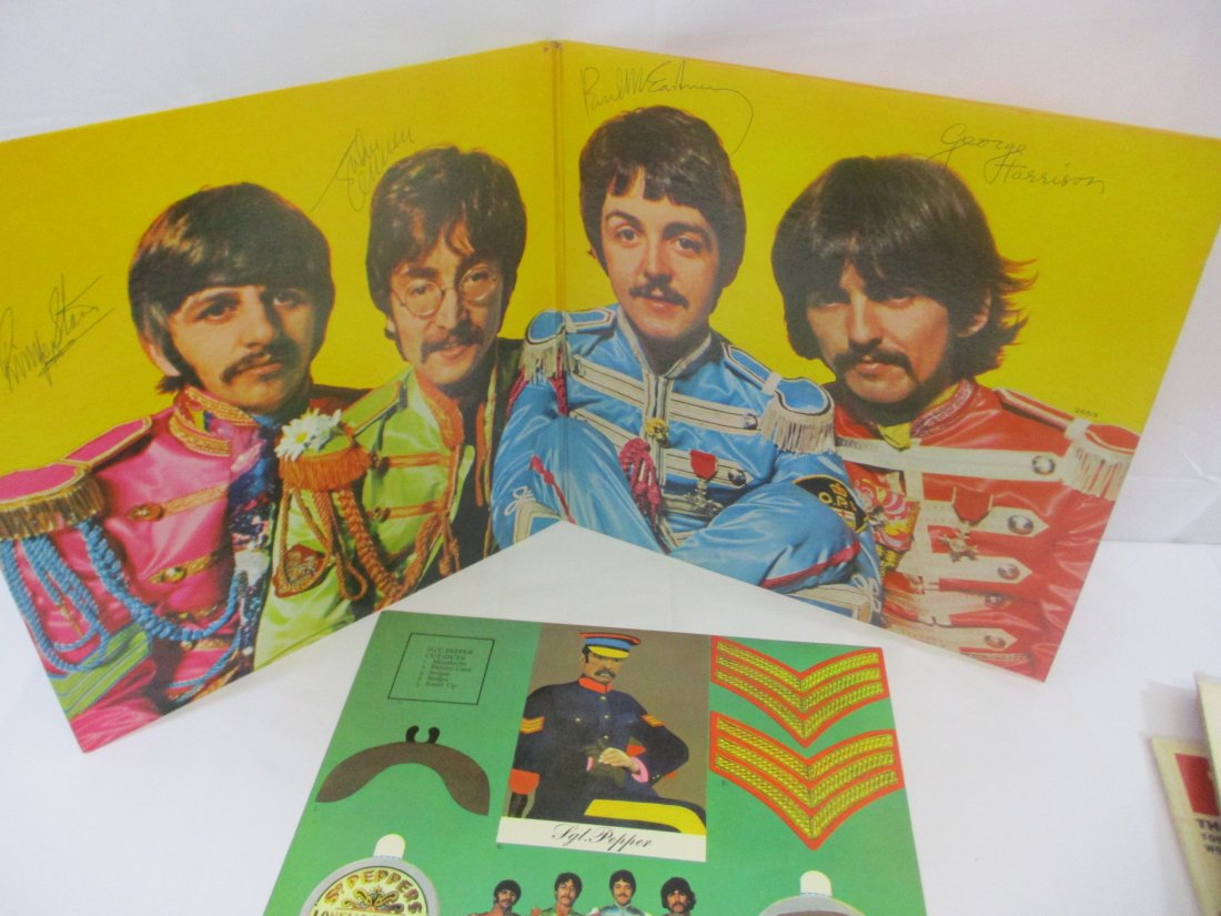 The Beatles Signed Sgt. Pepper's Lonely Hearts Club Band Album  - Rare Collectible with COA (1 of 8)