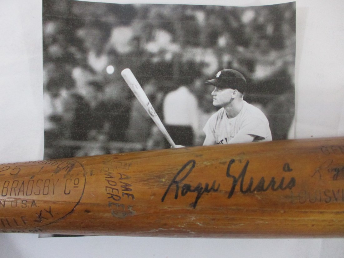 Roger Maris Signed Hillerich & Bradsby Baseball Bat (1 of 5)