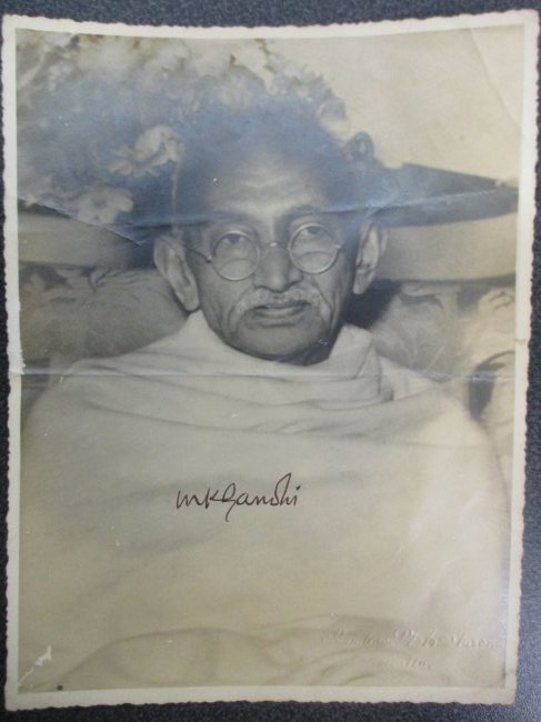 Mahatma Gandhi Signed 8x6 Photograph with COA (1 of 3)