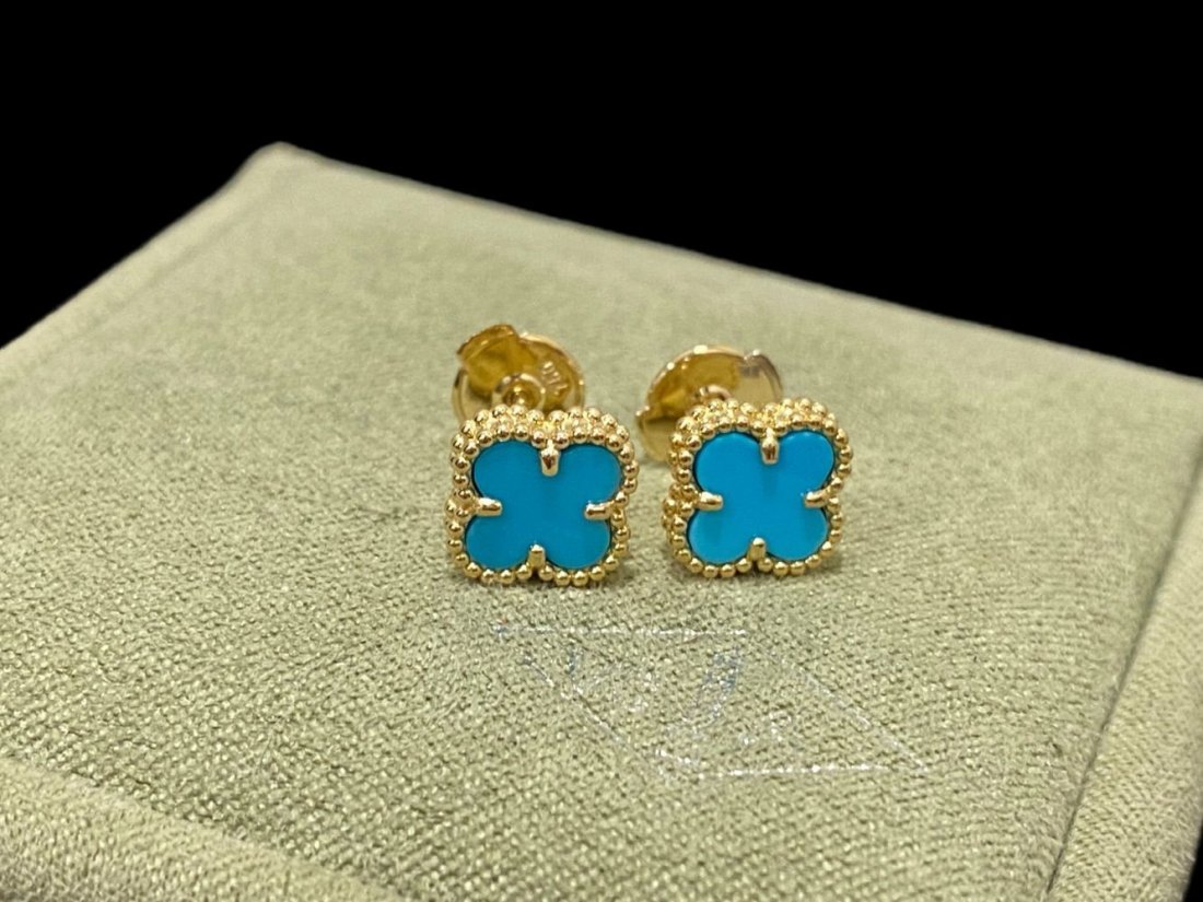 Van Cleef & Arpels, 18K Yellow Gold, Turquoise, Sweet Alhambra Earstuds: Van Cleef & Arpels, 18K Yellow Gold, Turquoise, Sweet Alhambra Ear studs Brand: Van Cleef & Arpels Condition: pre-owned Metal: 18K Yellow Gold Gem stone: Turquoise Comes with original pouch or box