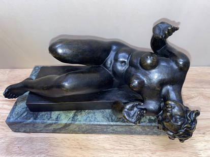 ARISTIDE MAILLOL FRENCH BRONZE SCULPTURE: FRENCH BRONZE SCULPTURE ARISTIDE MAILLOL ARISTIDE MAILLOL ( 1861 -- 1944) FRENCH BRONZE SCULPTURE SIGNED SIZE 5 1/4 H x 11 L x 7 inches D Base 3 1/4 x 10 x 5 1/2 inches :
