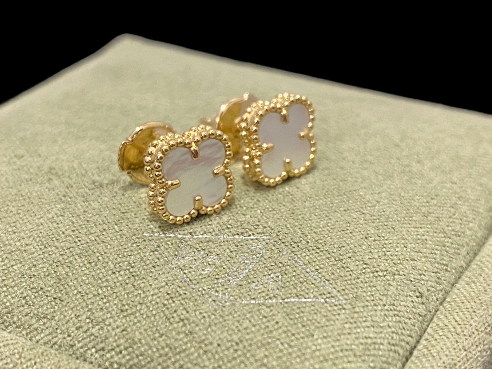 Van Cleef & Arpels 18K Yellow Gold Mother-of-Pearl Sweet Alhambra Earstuds: Brand: Van Cleef & Arpels Condition: pre-owned Metal: 18K Yellow Gold Gem stone: Mother-of-pearl Comes with original pouch or box