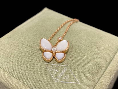 Van Cleef & Arpels Butterfly pendant. 18k rose gold, Diamond, Mother-of- pearl.: Van Cleef & Arpels Butterfly pendant. 18k rose gold, Diamond, Mother-of- pearl. Comes with C.O.A. ! Condition: Like new.Brand: Van Cleef & Arpels.Metal: 18k rose gold.Gem stone: Diamond.Gem stone: