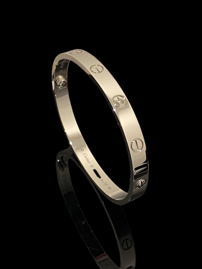 Cartier Love Bracelet 18k White Gold Size 19: Cartier Love Bracelet 18k White Gold Size 19Condition: like new.Brand: Cartier.Metal: 18k white gold.Bracelet size: 19.Comes with original box or pouch.