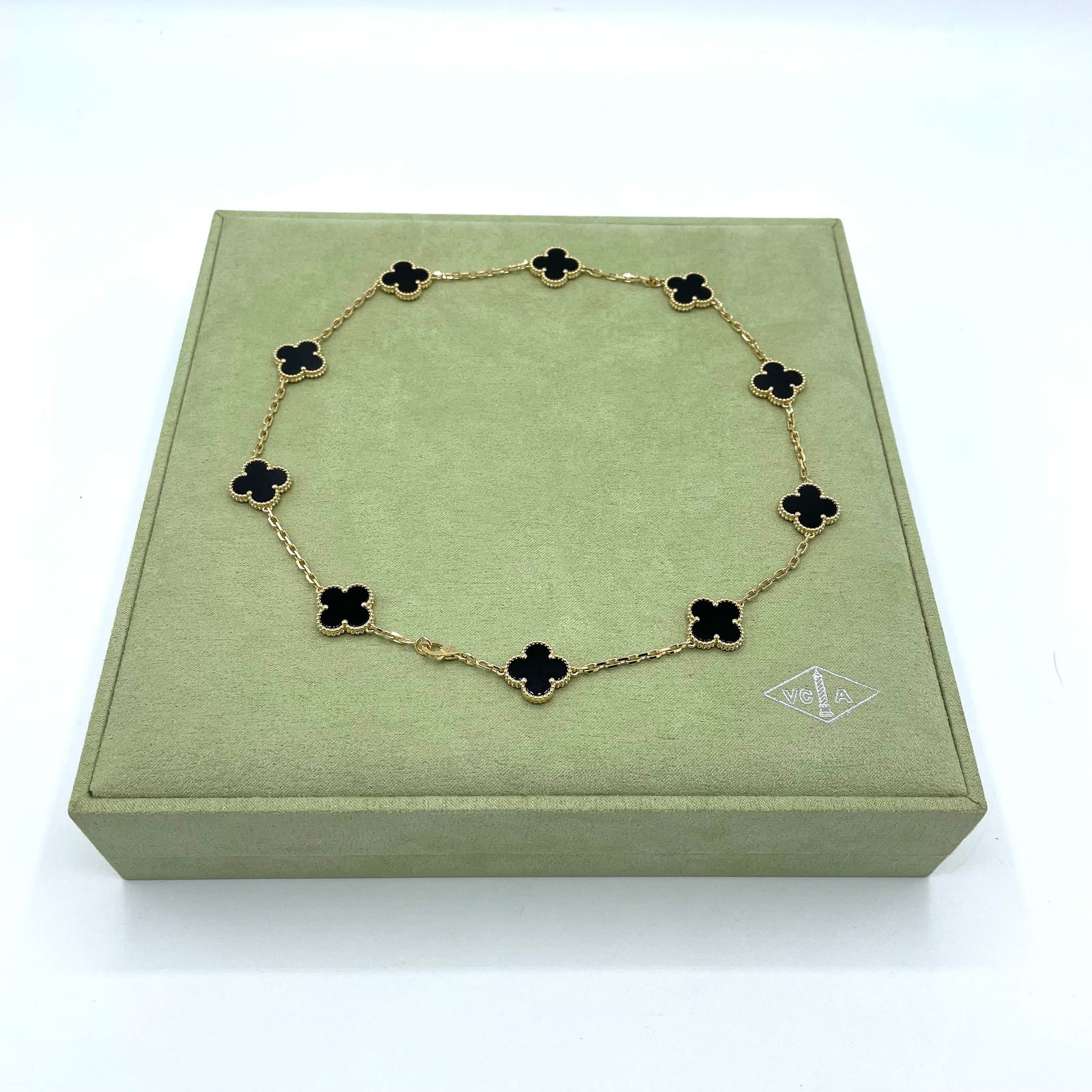 Van Cleef & Arpels Vintage Alhambra Necklace 10 motifs. 18k yellow gold, Onyx. (1 of 8)
