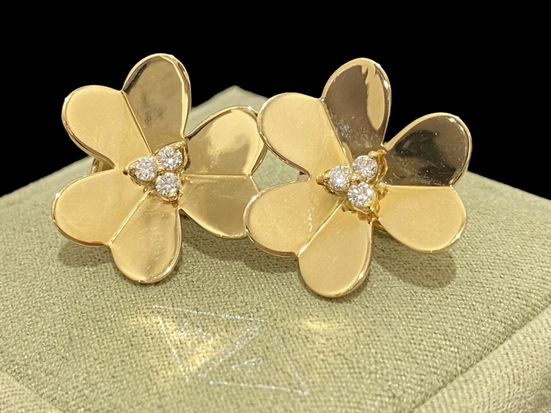 Van Cleef & Arpels Frivole earring Large model 18k yellow gold, Diamond. (1 of 6)