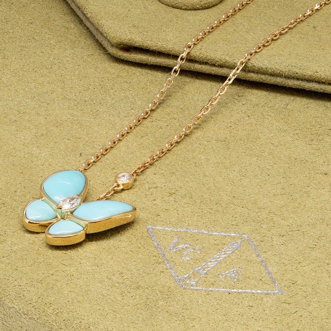 Van Cleef & Arpels Two Butterfly pendant, 18K yellow gold, turquoise, round diamond (1 of 4)