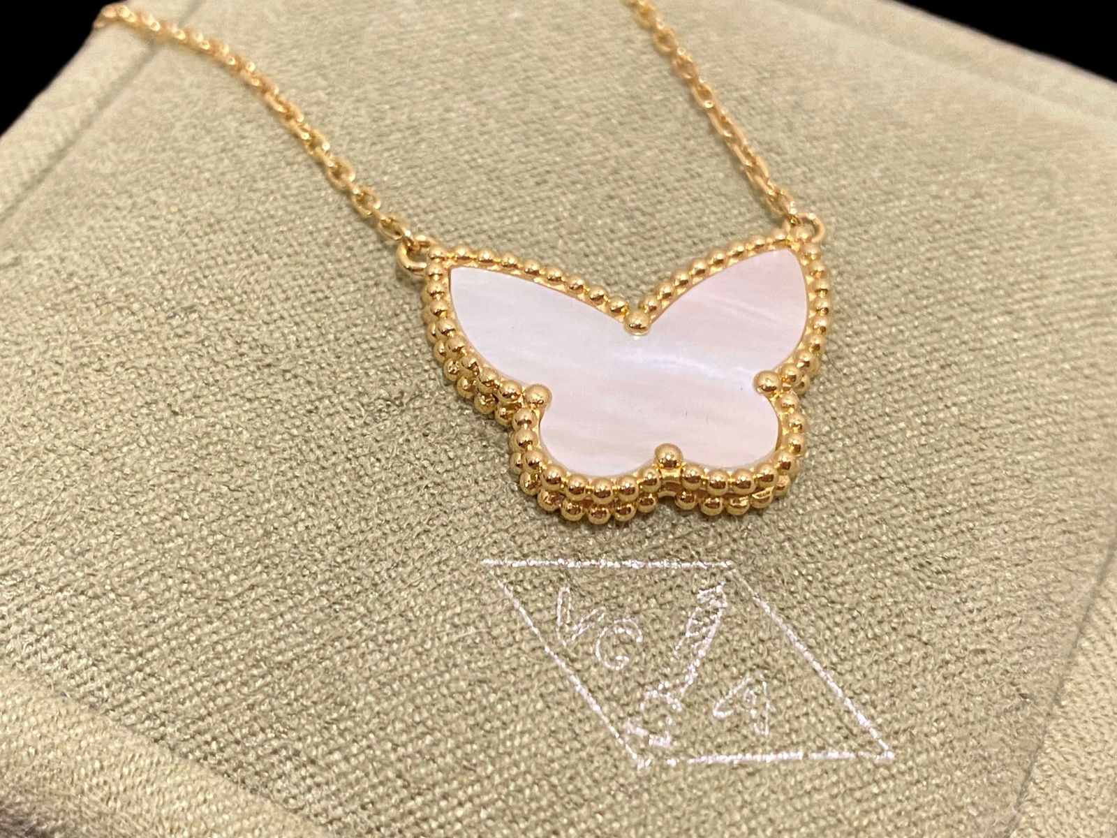 Van Cleef and Arpels Mother of Pearl Diamond Gold Butterfly Necklace | Van  cleef and arpels jewelry, Gold necklace set, Butterfly necklace gold