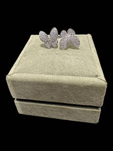 Van Cleef & Arpels Magic Alhambra Two Butterfly Between the Finger ring 18K white gold Diamond: Van Cleef & Arpels Magic Alhambra Two Butterfly Between the Finger ring 18K white gold, Diamond Condition: Good Material: 18K White Gold GemStone: Diamond Size: 5.25 Retail price: $ 29,300 Comes