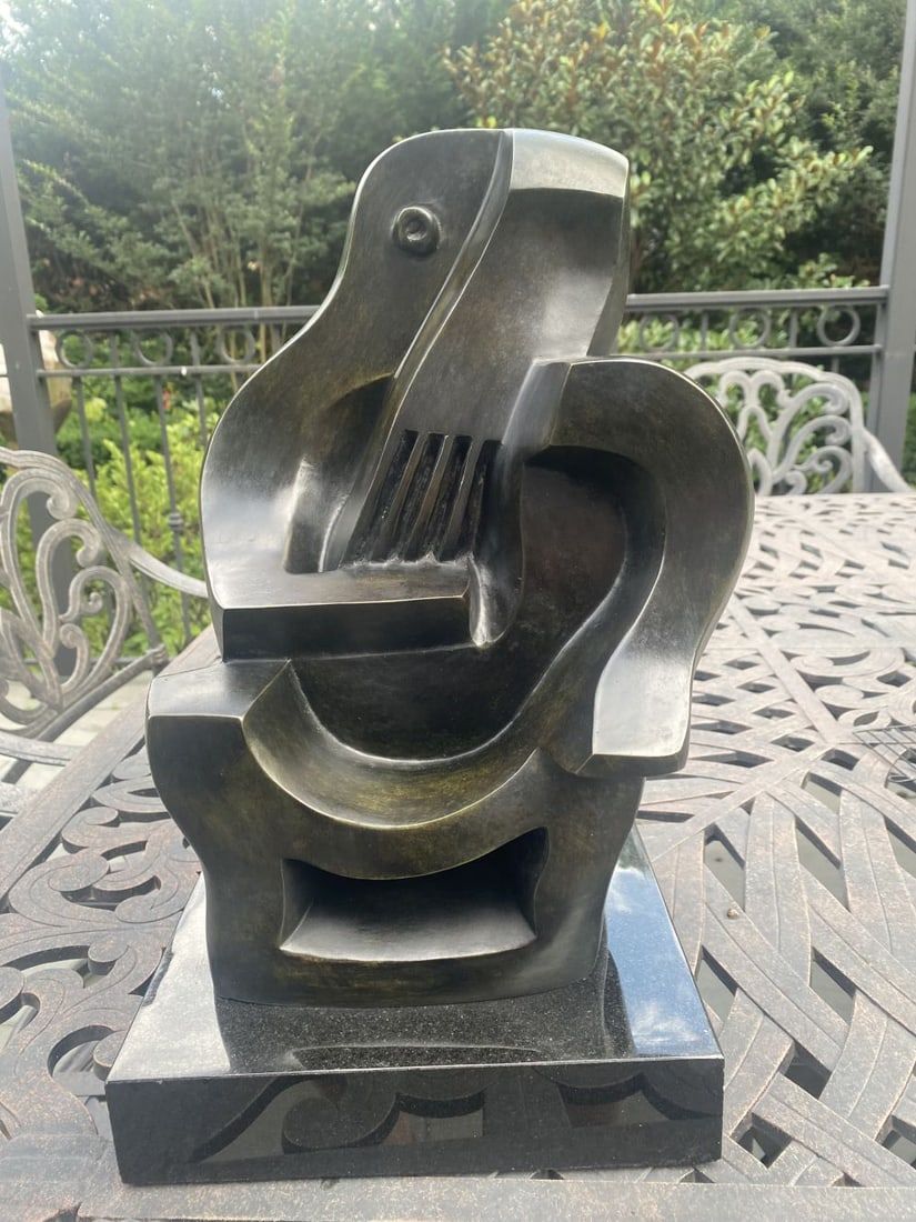 JACQUES LIPCHITZ LARGE LITHUANIAN --AMERICAN BRONZE SCULPTURE GUITARIST: JACQUES LIPCHITZ LARGE LITHUANIAN --AMERICAN BRONZE SCULPTURE GUITARIST JACQUES LIPCHITZ (1891--1973) LITHUANIAN - AMERICAN BRONZE SCULPTURE SIGNED SIZE BRONZE 15” high, 11 INCHES wide, 11 INCHE