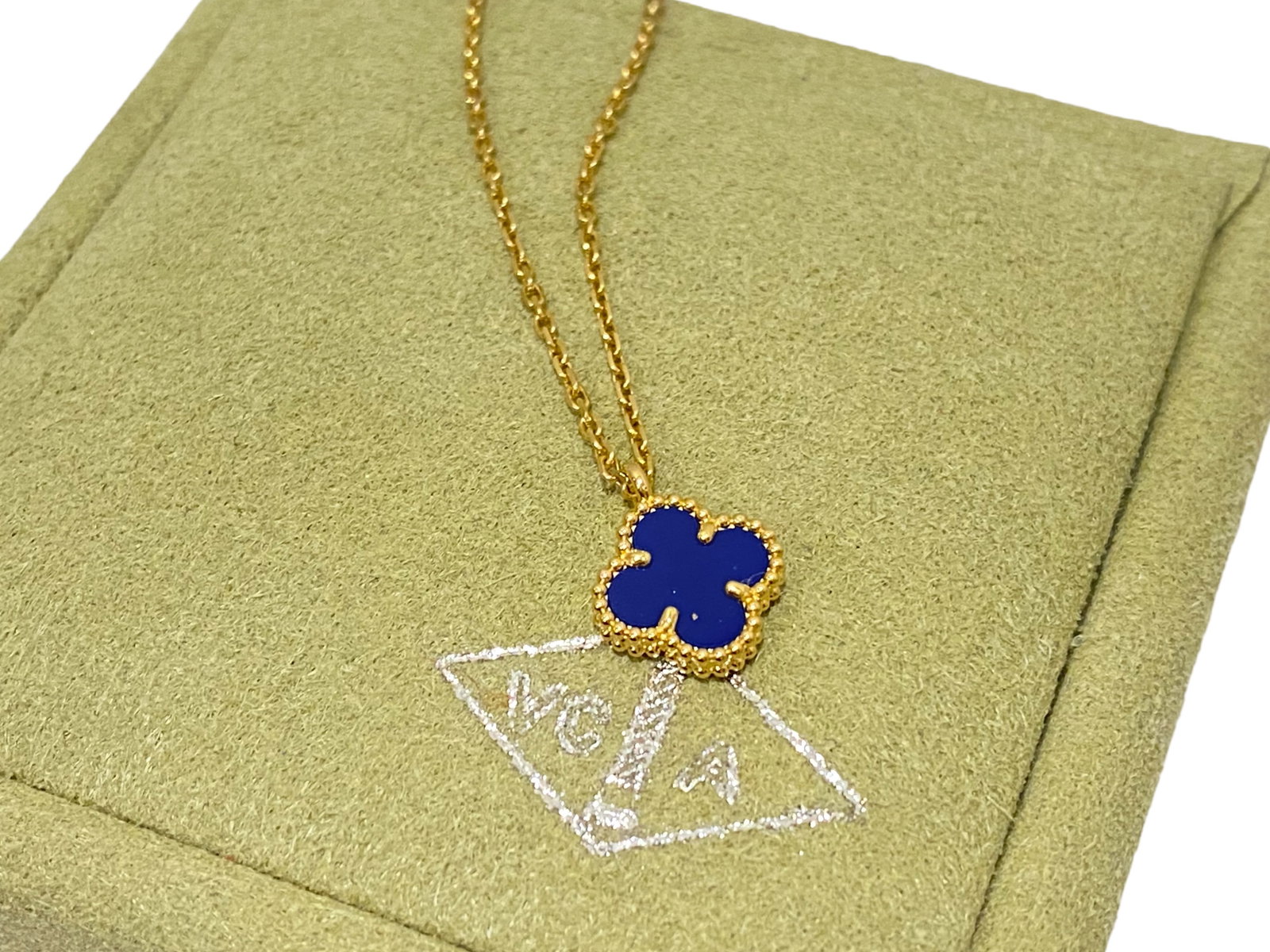 Van Cleef & Arpels Sweet Alhambra Pendant, 18K yellow gold, Lapis Lazuli (1 of 6)