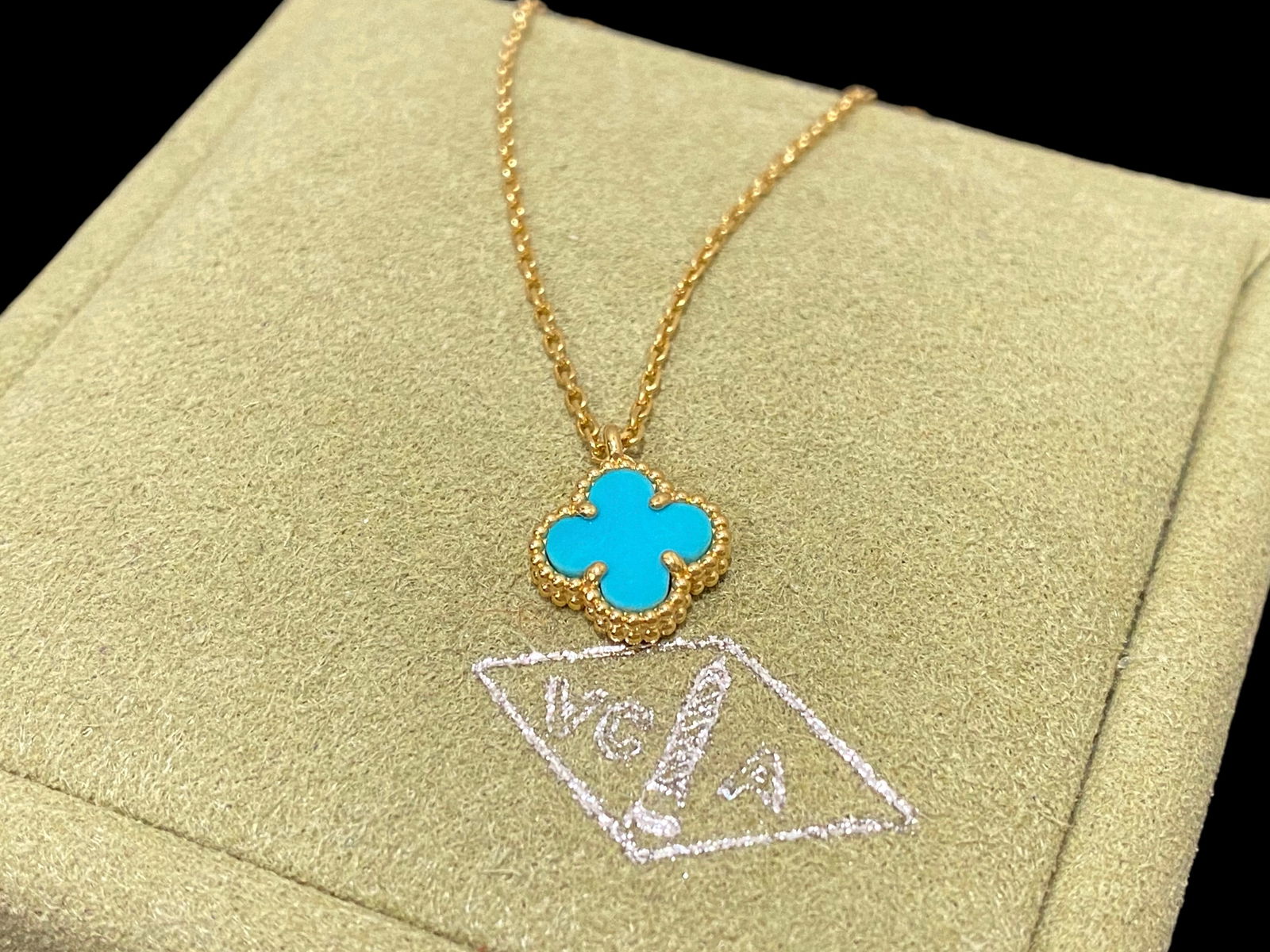 Van Cleef & Arpels Sweet Alhambra Pendant, 18k Yellow Gold