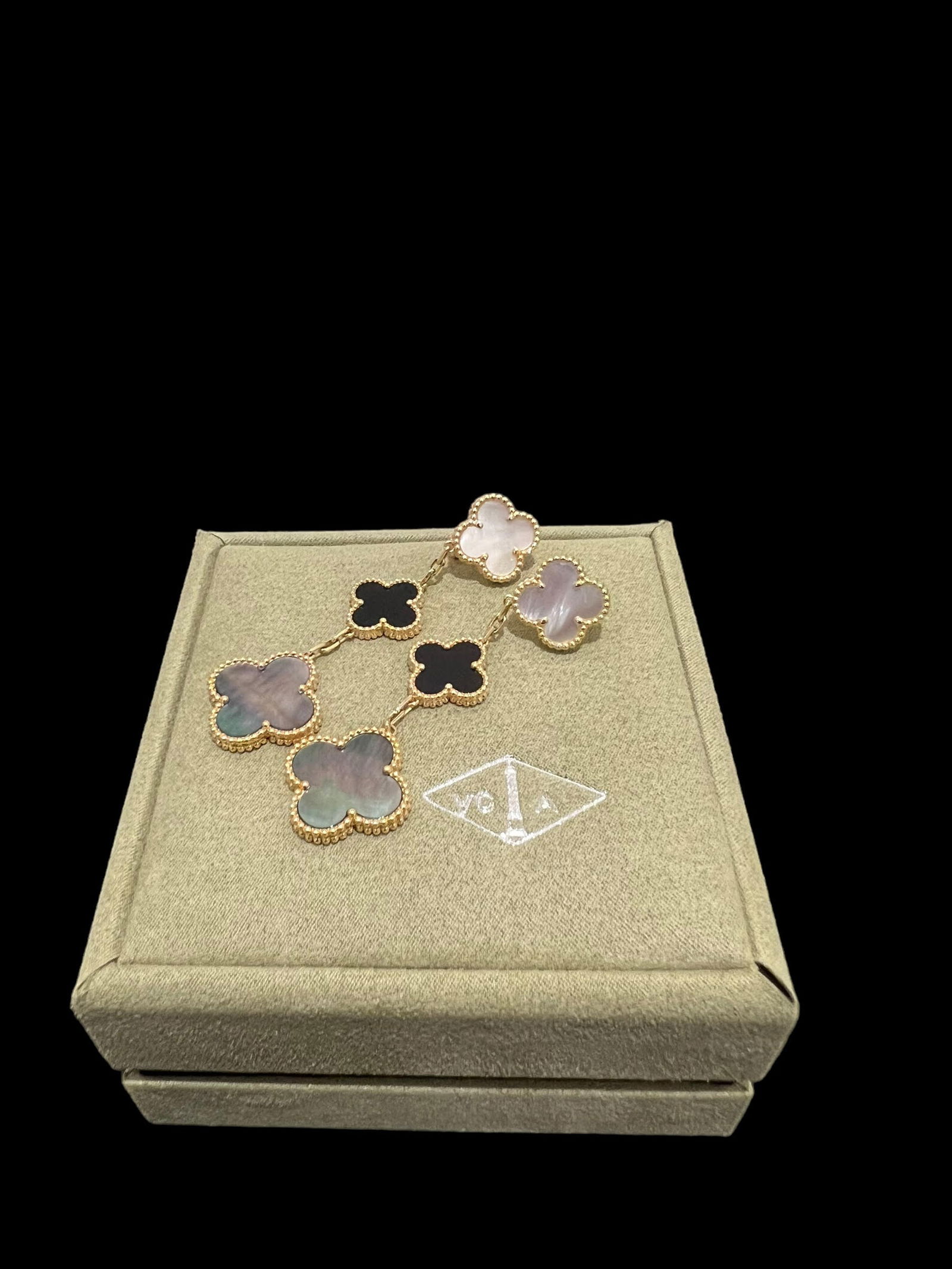 Van Cleef & Arpels Magic Alhambra Earrings 3 Motifs 18k Yellow Gold Mother-of-pearl Onyx (1 of 6)