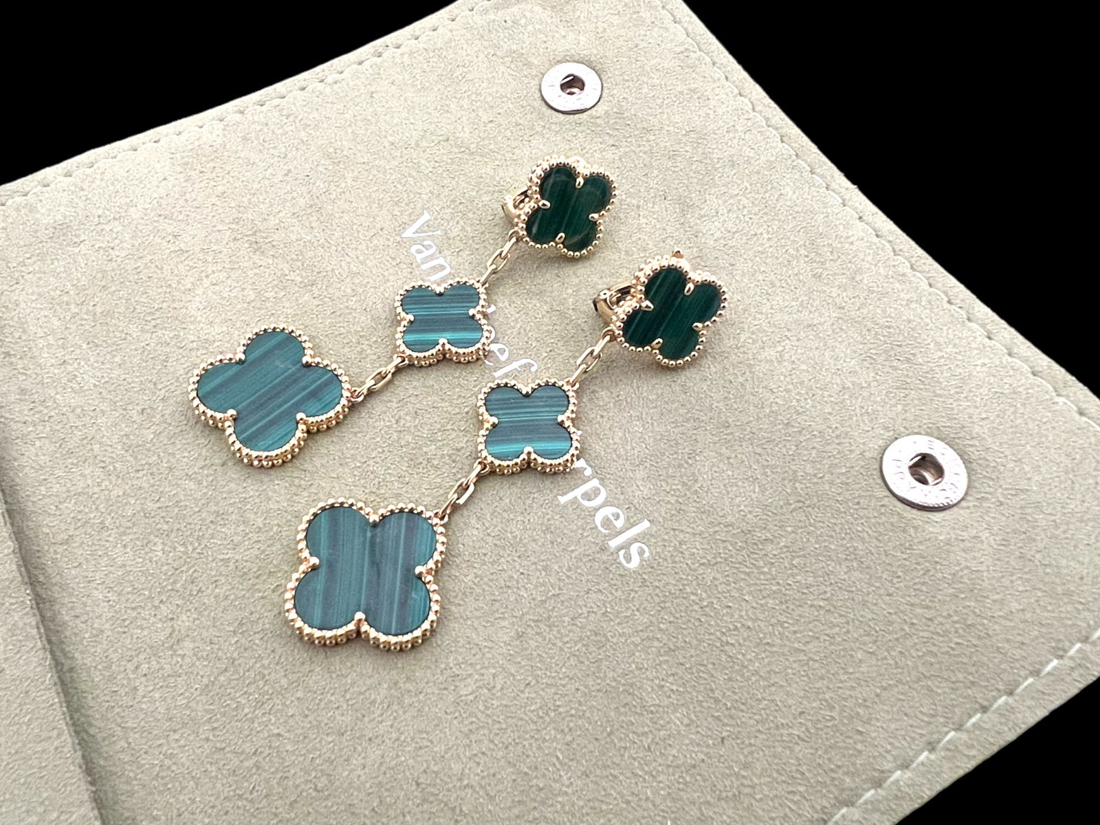 Van Cleef & Arpels Magic Alhambra earrings, 3 Motifs, 18k yellow gold, Malachite (1 of 5)