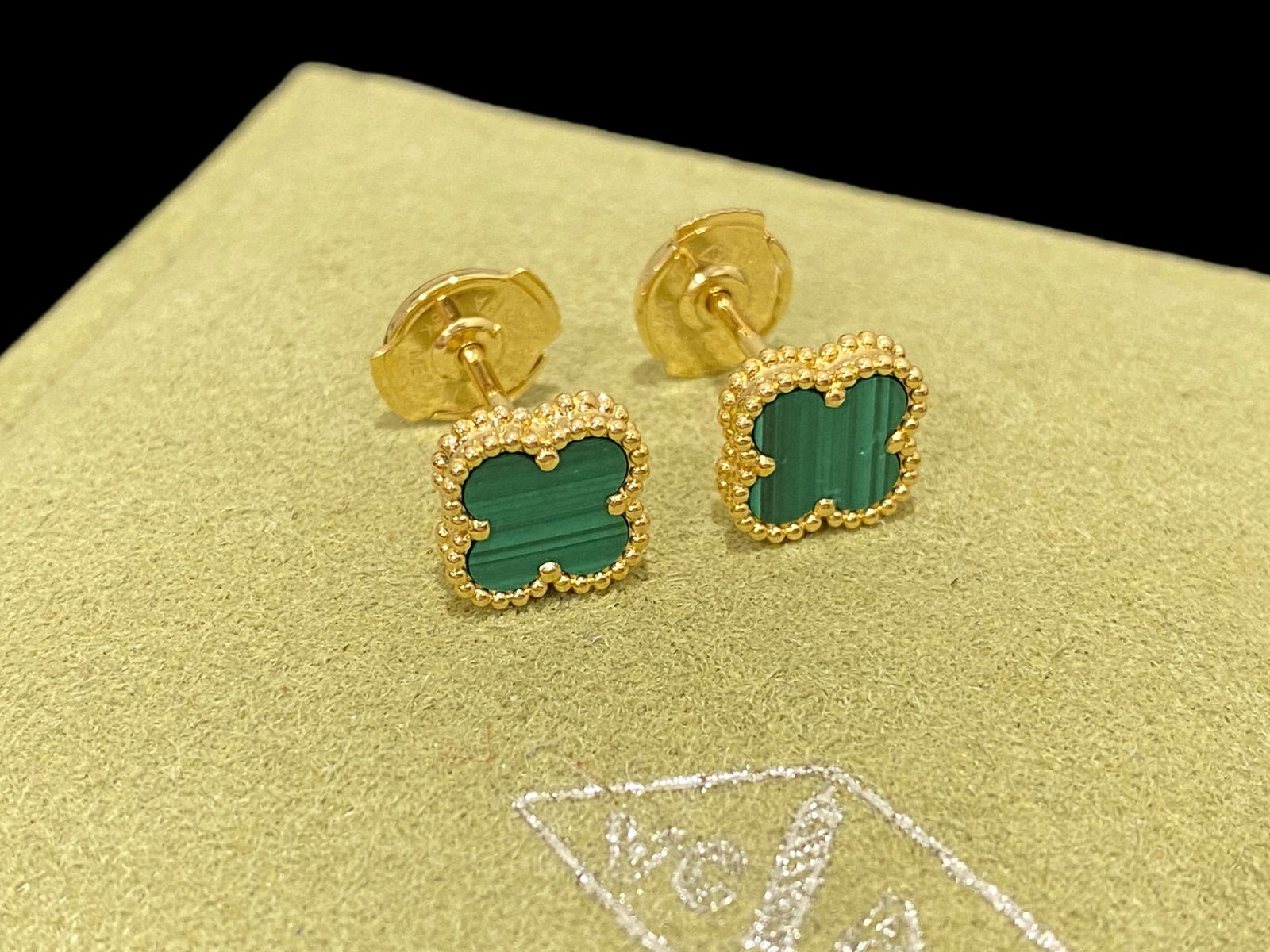 Van Cleef & Arpels Sweet Alhambra Earstuds, 18K Yellow Gold, Malachite (1 of 6)