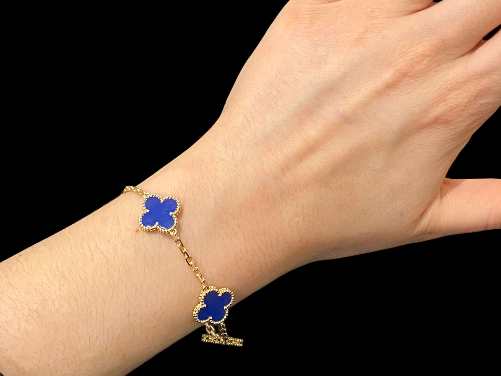 Van Cleef & Arpels Vintage Alhambra bracelet, 5 motifs, 18K yellow gold, Agate (1 of 5)