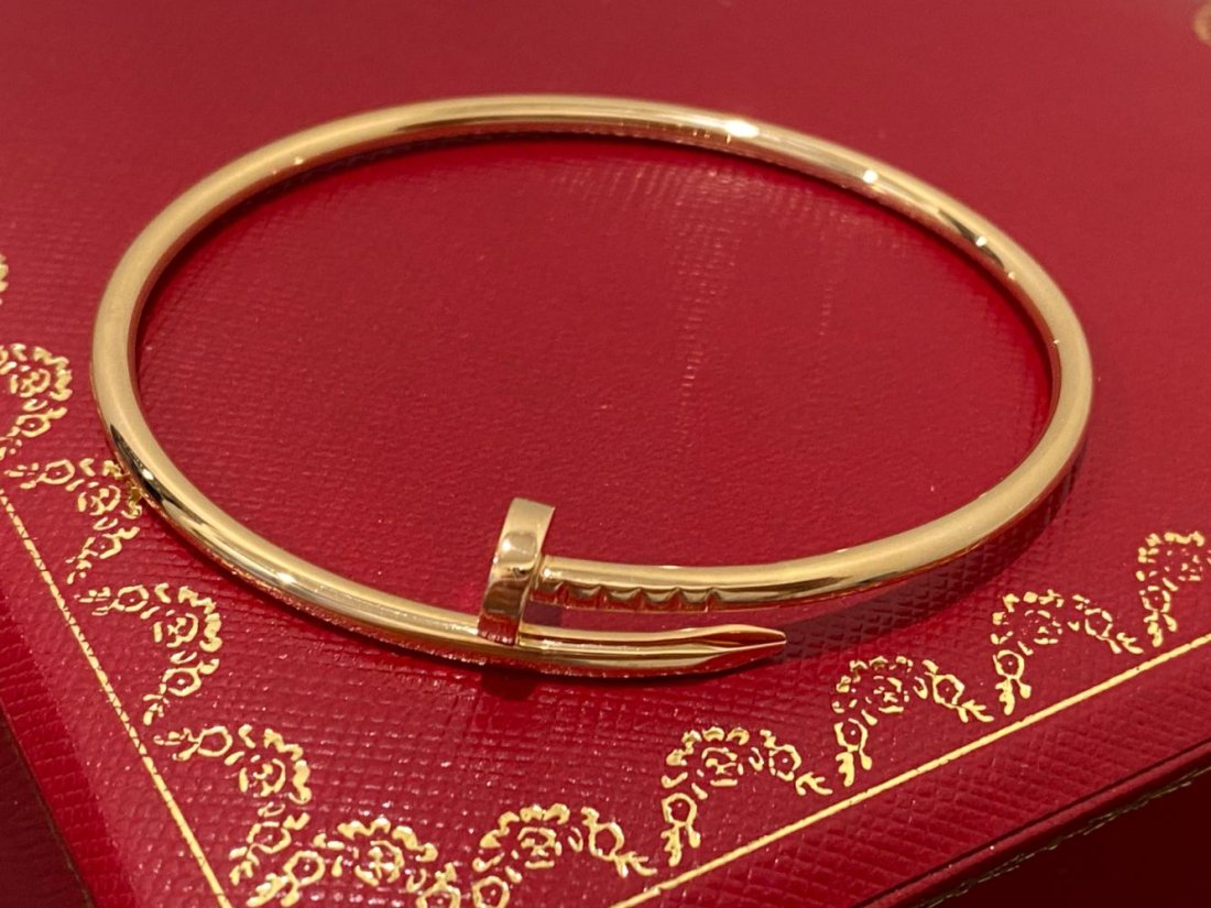Cartier 18K Rose Gold Juste Un Clou Bracelet Small Model Size 17: Cartier 18K Rose Gold Juste Un Clou Bracelet Small Model Size 17 Condition: Good Brand: Cartier Metal: 18K Rose Gold Size: 17 Retail price: $3,400 Comes with original box or pouch.