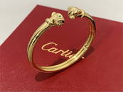 Cartier Panthere de Cartier bracelet, 18K yellow gold, tsavorite garnets, onyx, size 17.