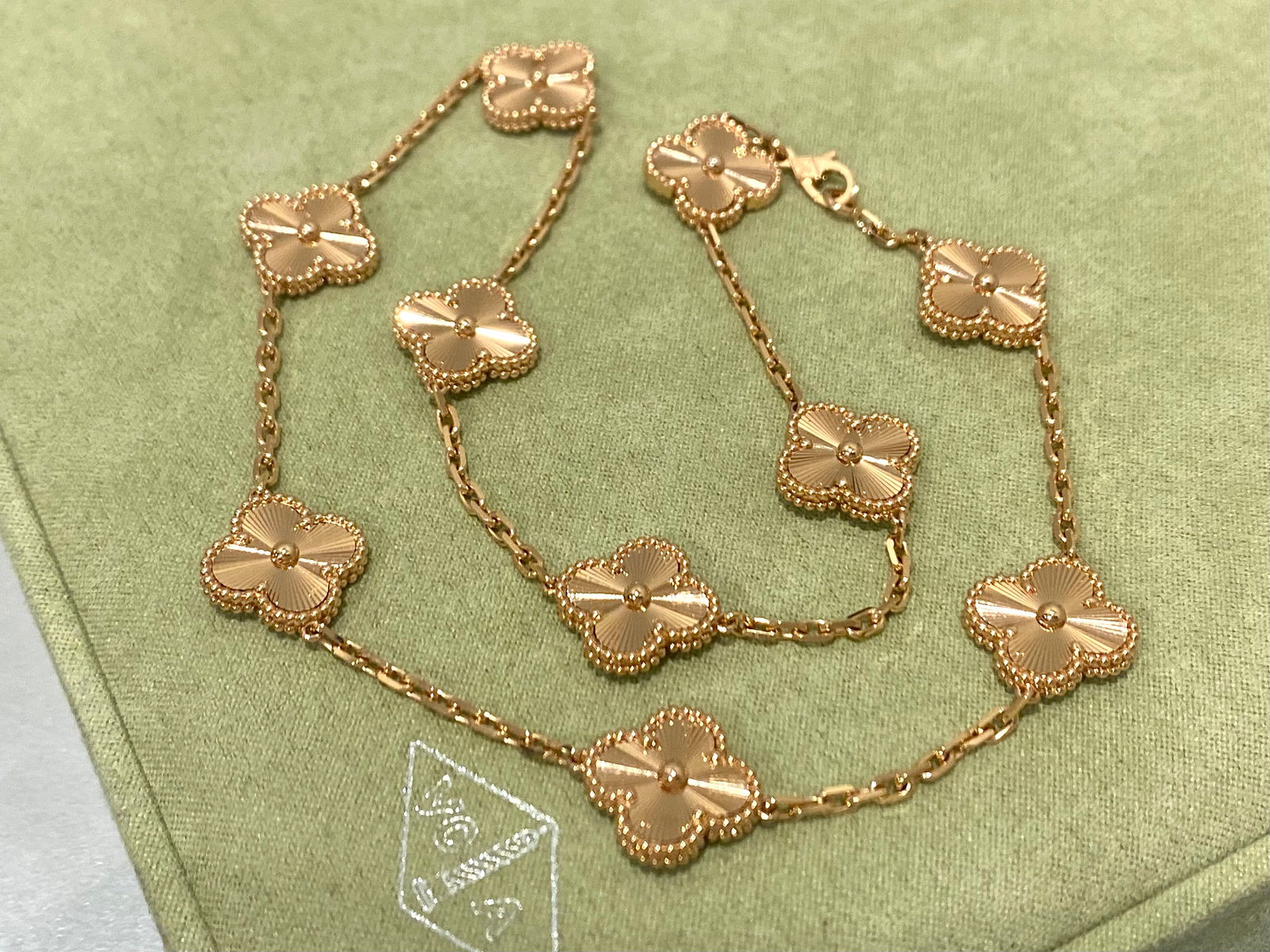 Van Cleef and Arpels Vintage Alhambra necklace, 10 motifs. 18k rose gold (1 of 5)