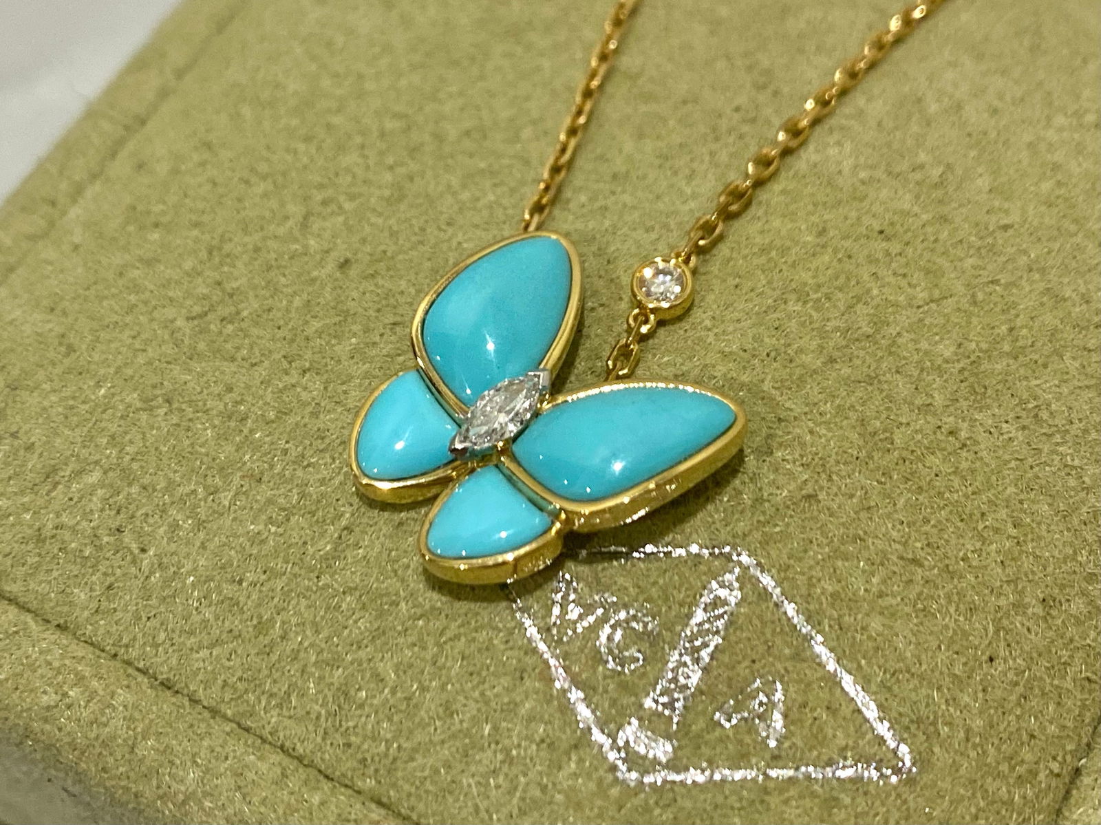 Van Cleef & Arpels Two Butterfly pendant 18K yellow gold, Diamond, Turquoise (1 of 7)