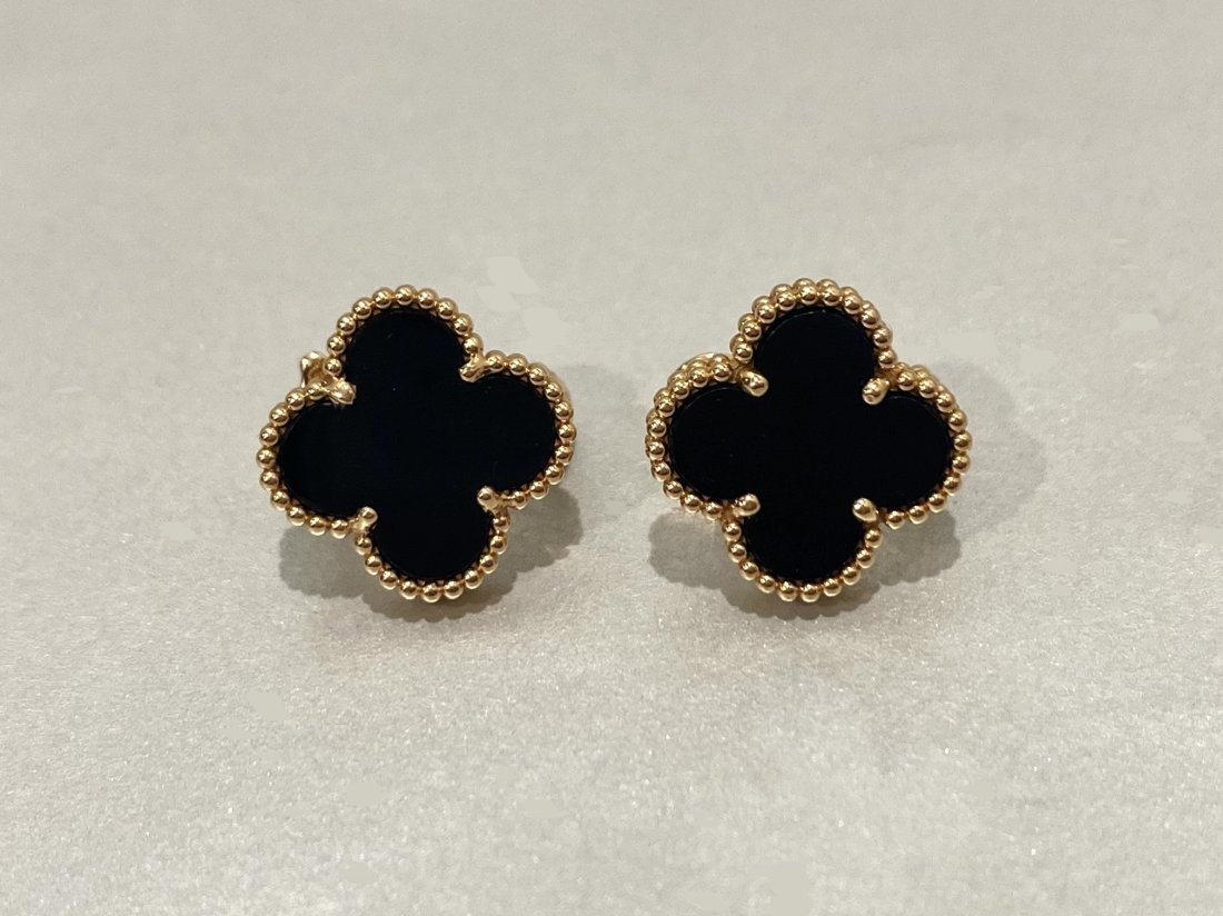 Van Cleef & Arpels Vintage Alhambra Earrings, 18K Rose gold, Onyx. (1 of 5)