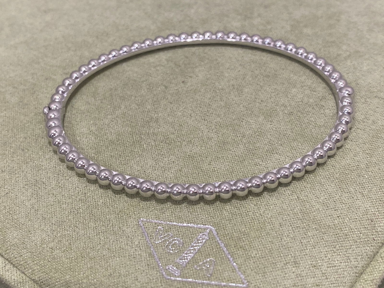 Van Cleef & Arpels Perlee pearls of gold bracelet, large model 18K white gold (1 of 7)