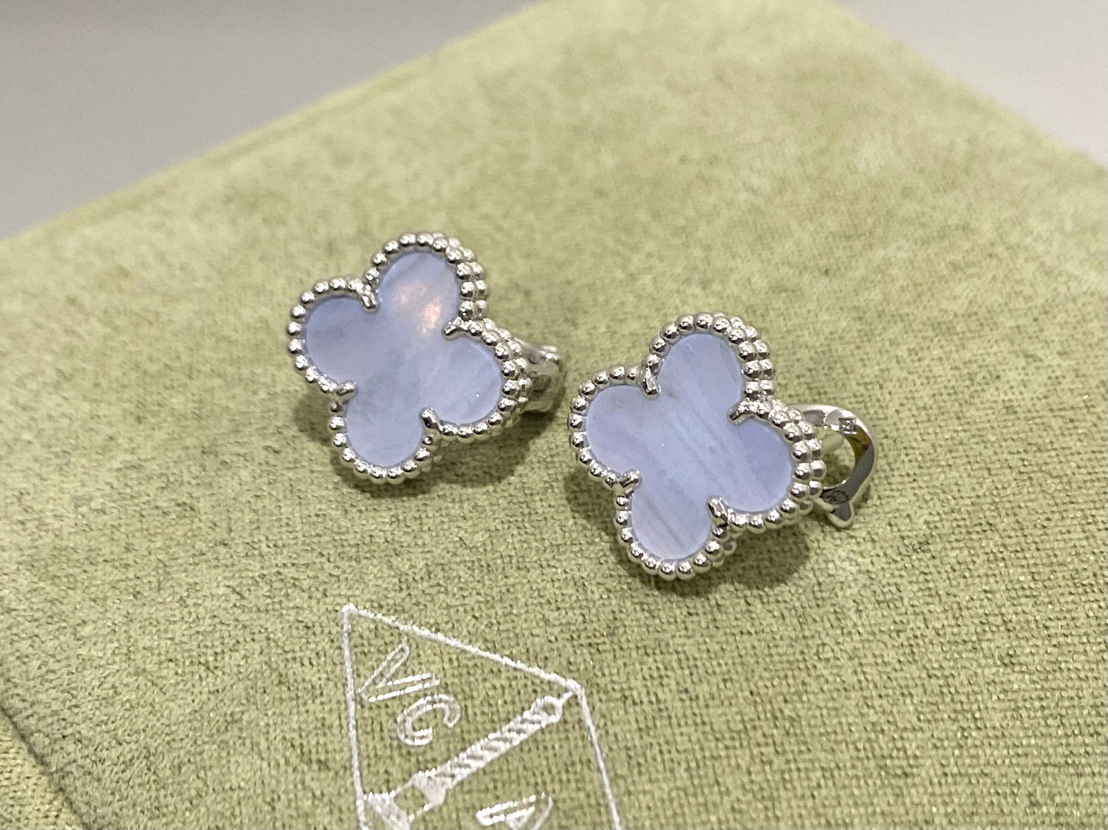 Van Cleef & Arpels Vintage Alhambra earrings |18K White Gold | Chalcedony (1 of 5)