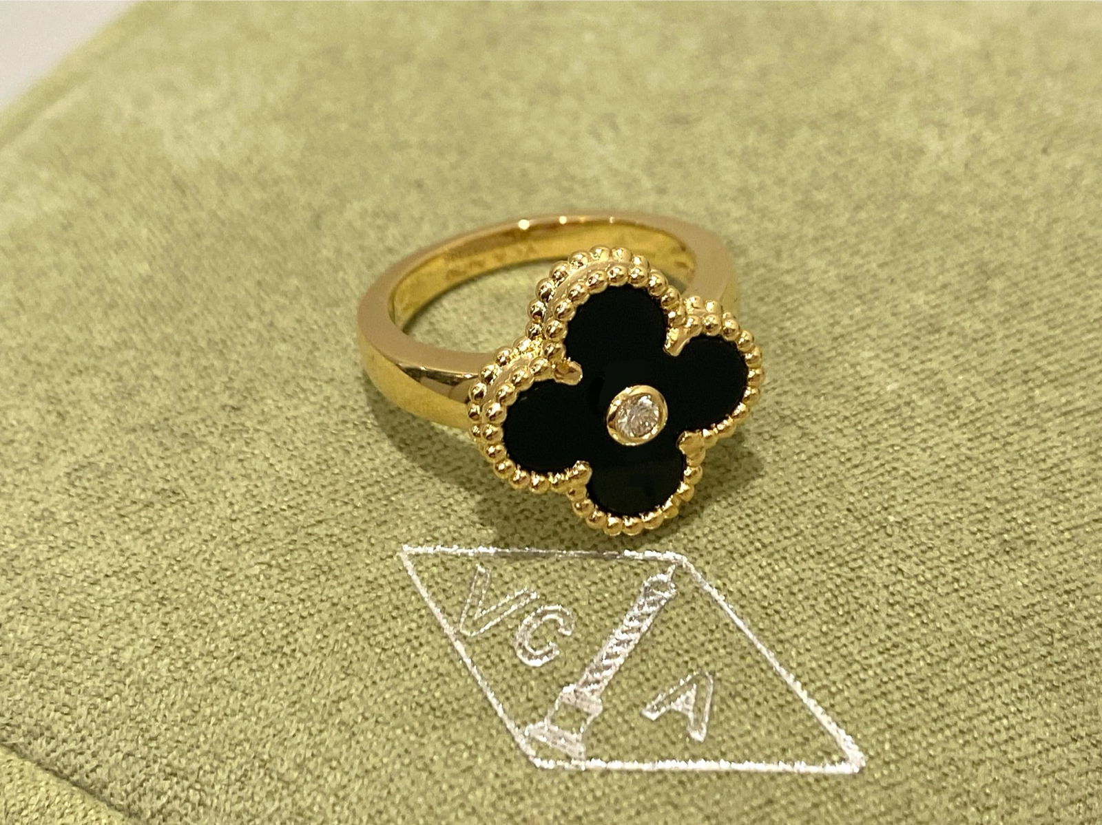 Van Cleef and Arpels Vintage Alhambra ring, 18K yellow gold, onyx, diamond, size: 52 (1 of 5)