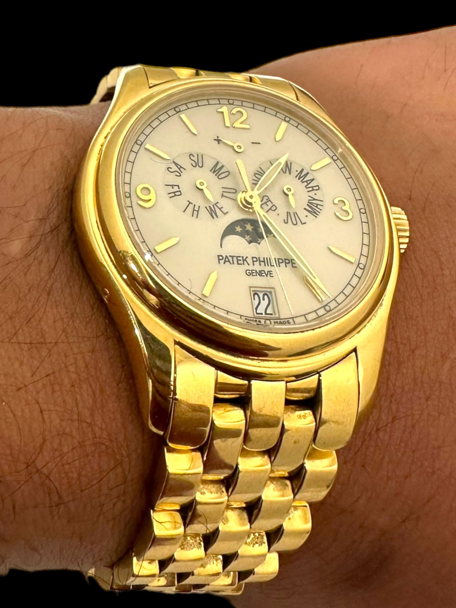 Patek Philippe Annual Calendar 5146/1J-001 Yellow Gold Watch: Brand: Patek Philippe Model: Annual CalendarReference number: 5146/1J-001Movement: AutomaticCase material: Yellow gold Bracelet material: Yellow gold Original papersGender: Men's watch/Unisex Location